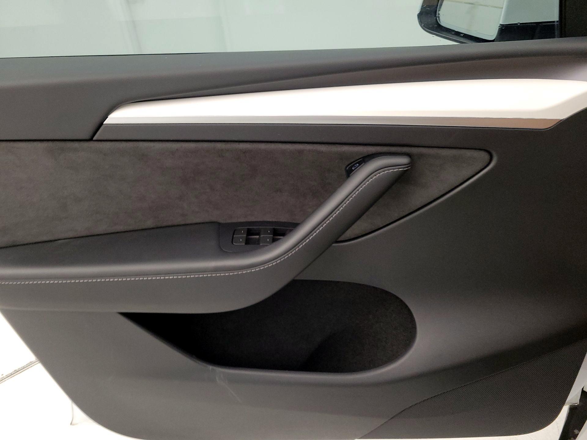 Thumbnail: 2023 Tesla Model Y - 12