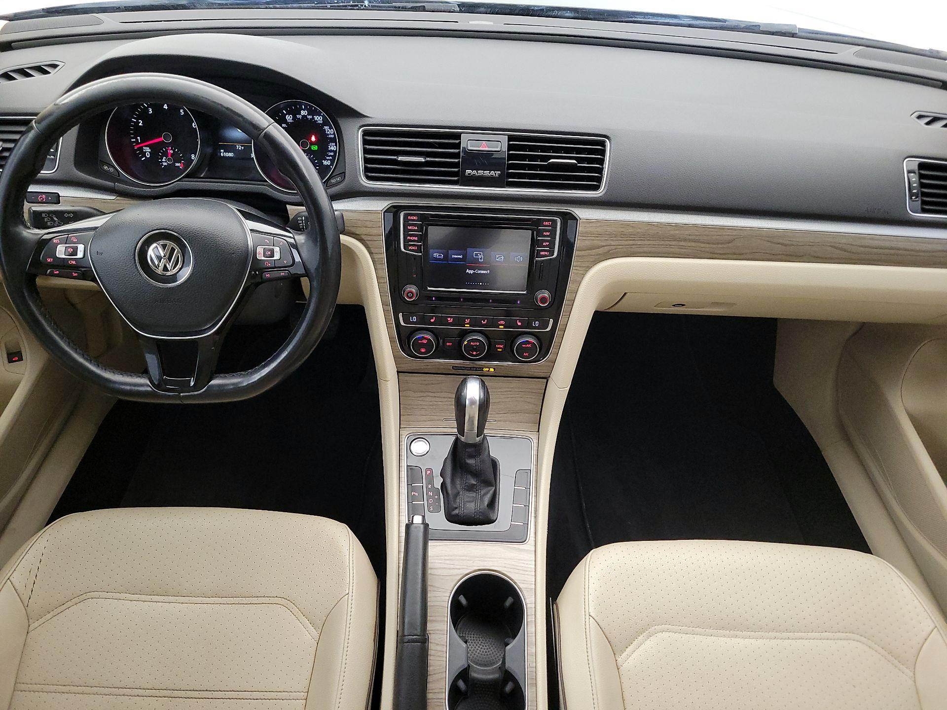 Thumbnail: 2018 Volkswagen Passat - 9