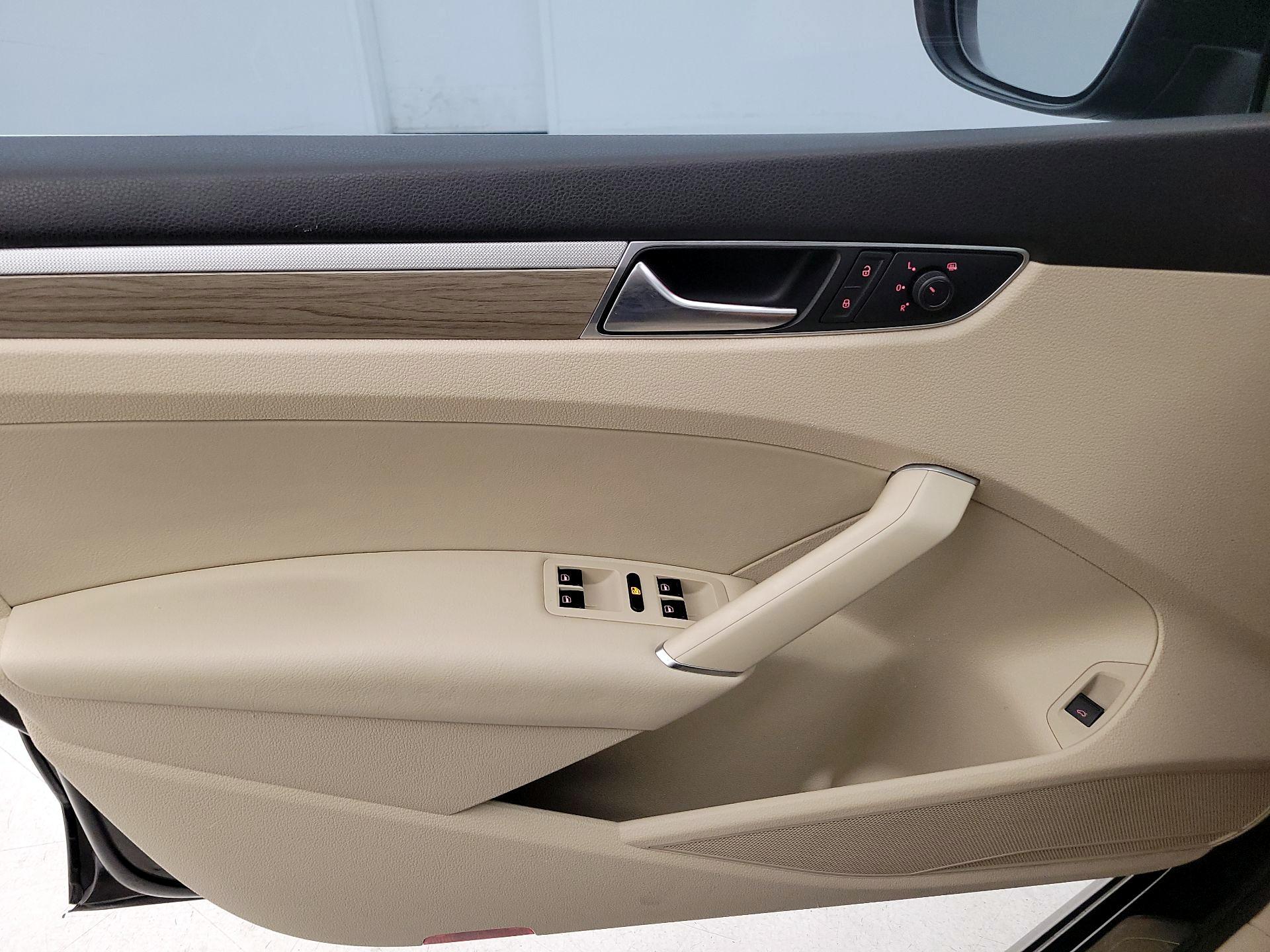 Thumbnail: 2018 Volkswagen Passat - 12