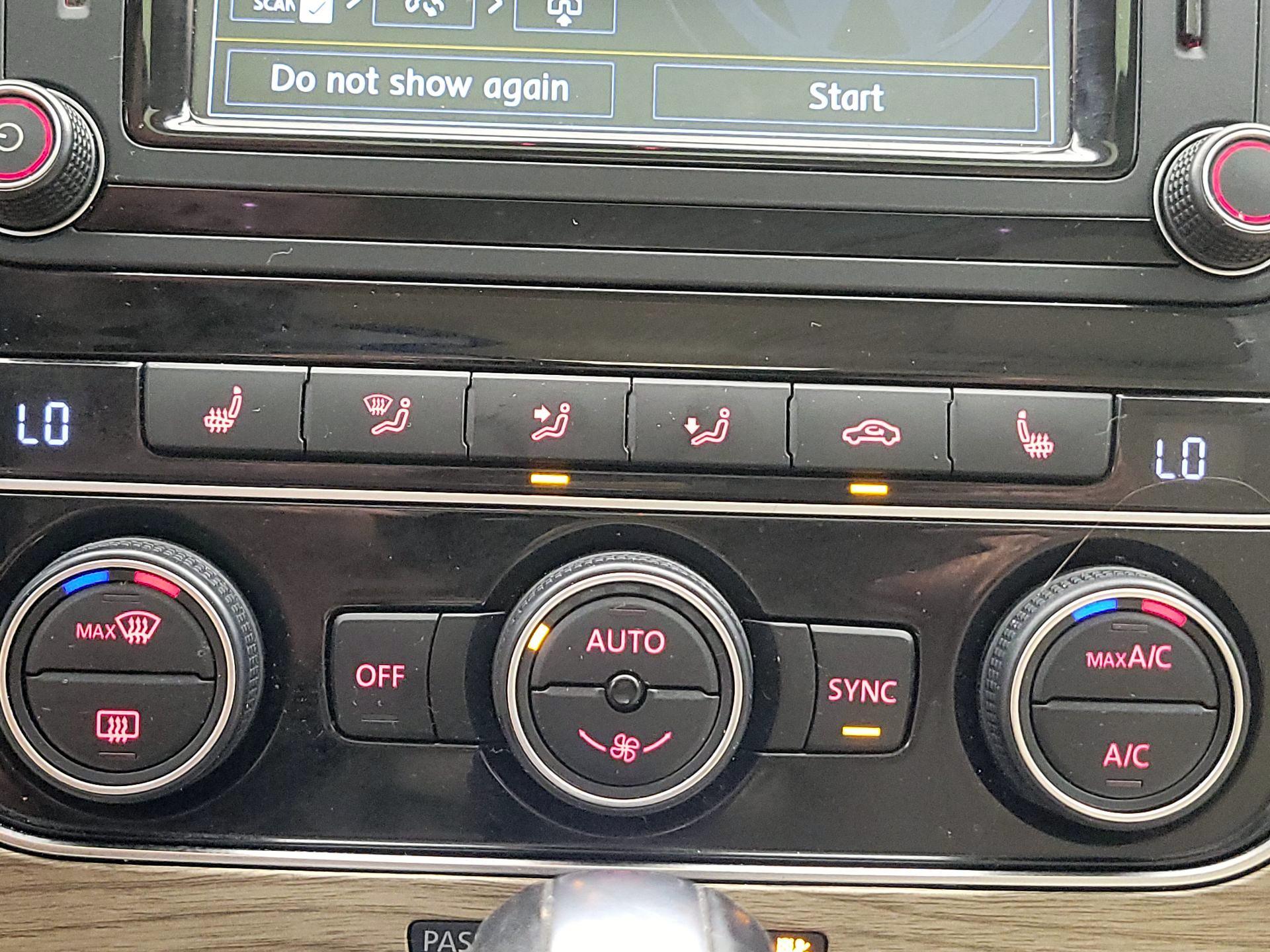 Thumbnail: 2018 Volkswagen Passat - 17