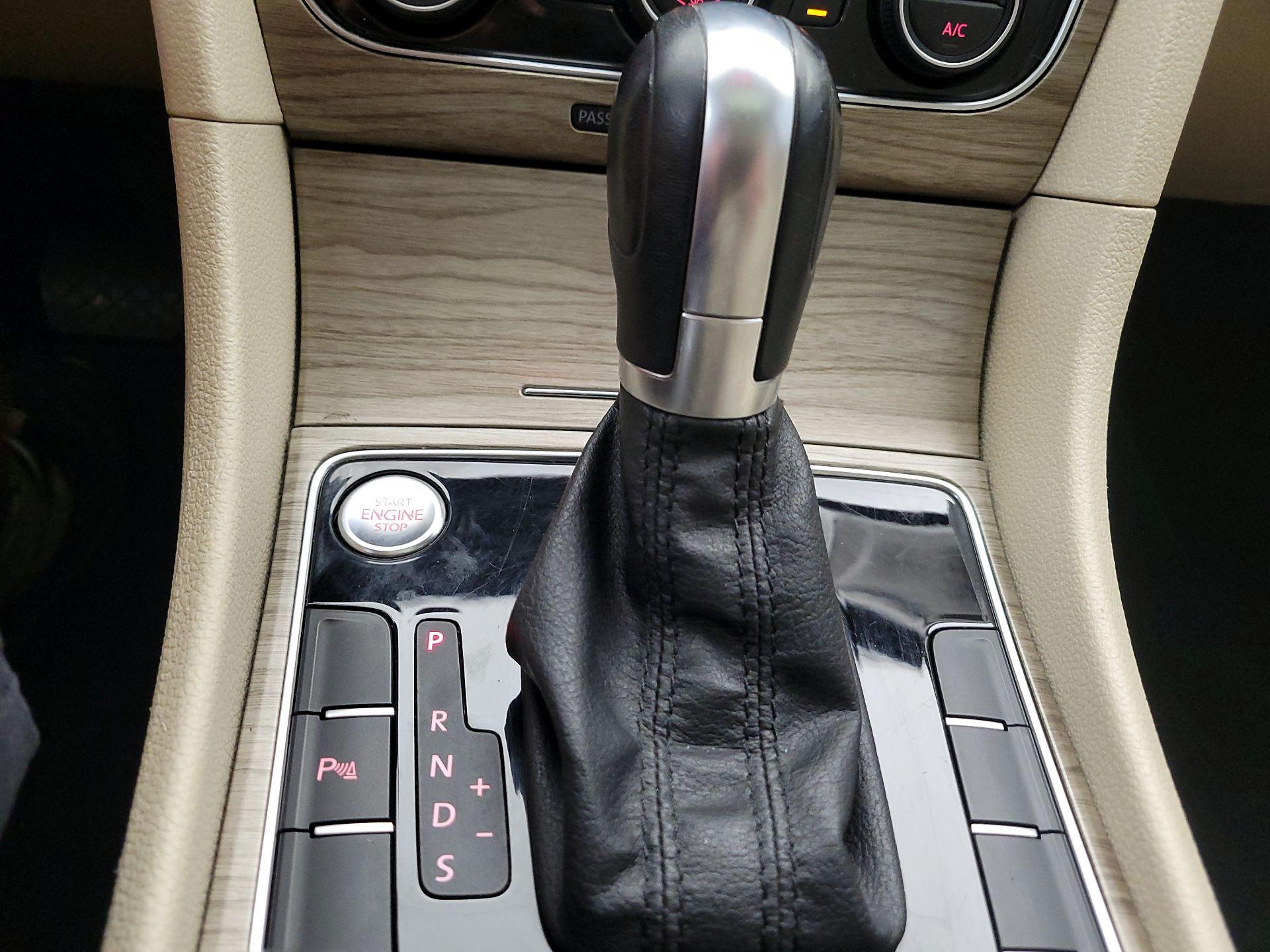 Thumbnail: 2018 Volkswagen Passat - 18