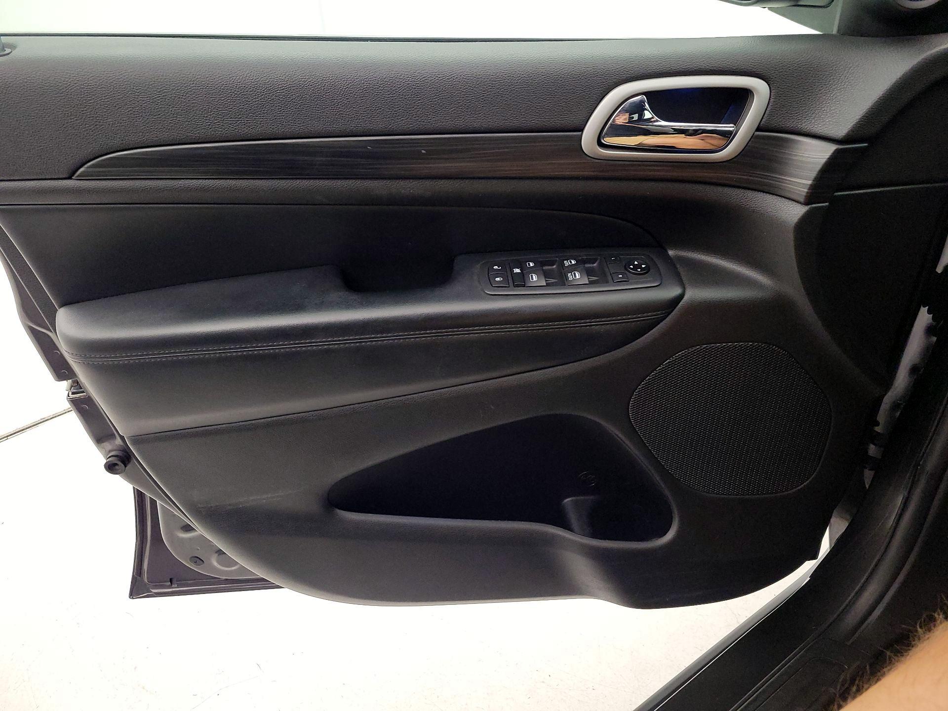 Thumbnail: 2020 Jeep Grand Cherokee - 12