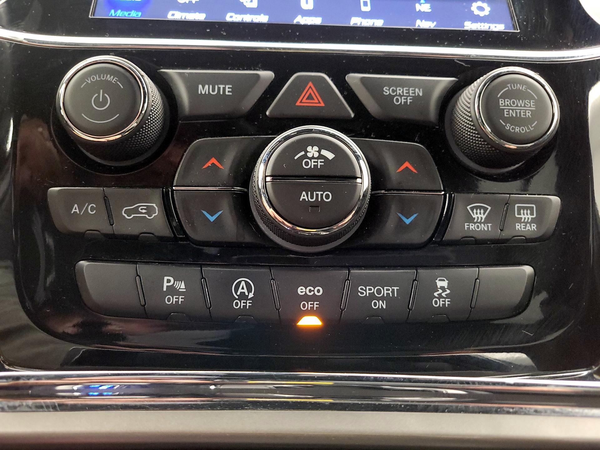 Thumbnail: 2020 Jeep Grand Cherokee - 17