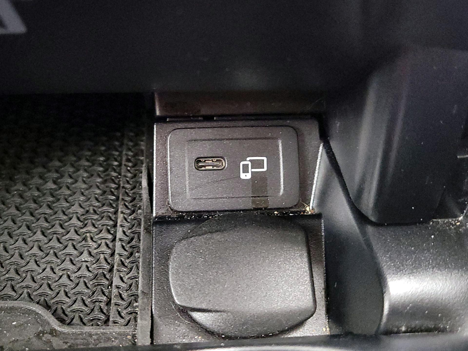 Thumbnail: 2023 Mercedes-Benz E-Class - 19