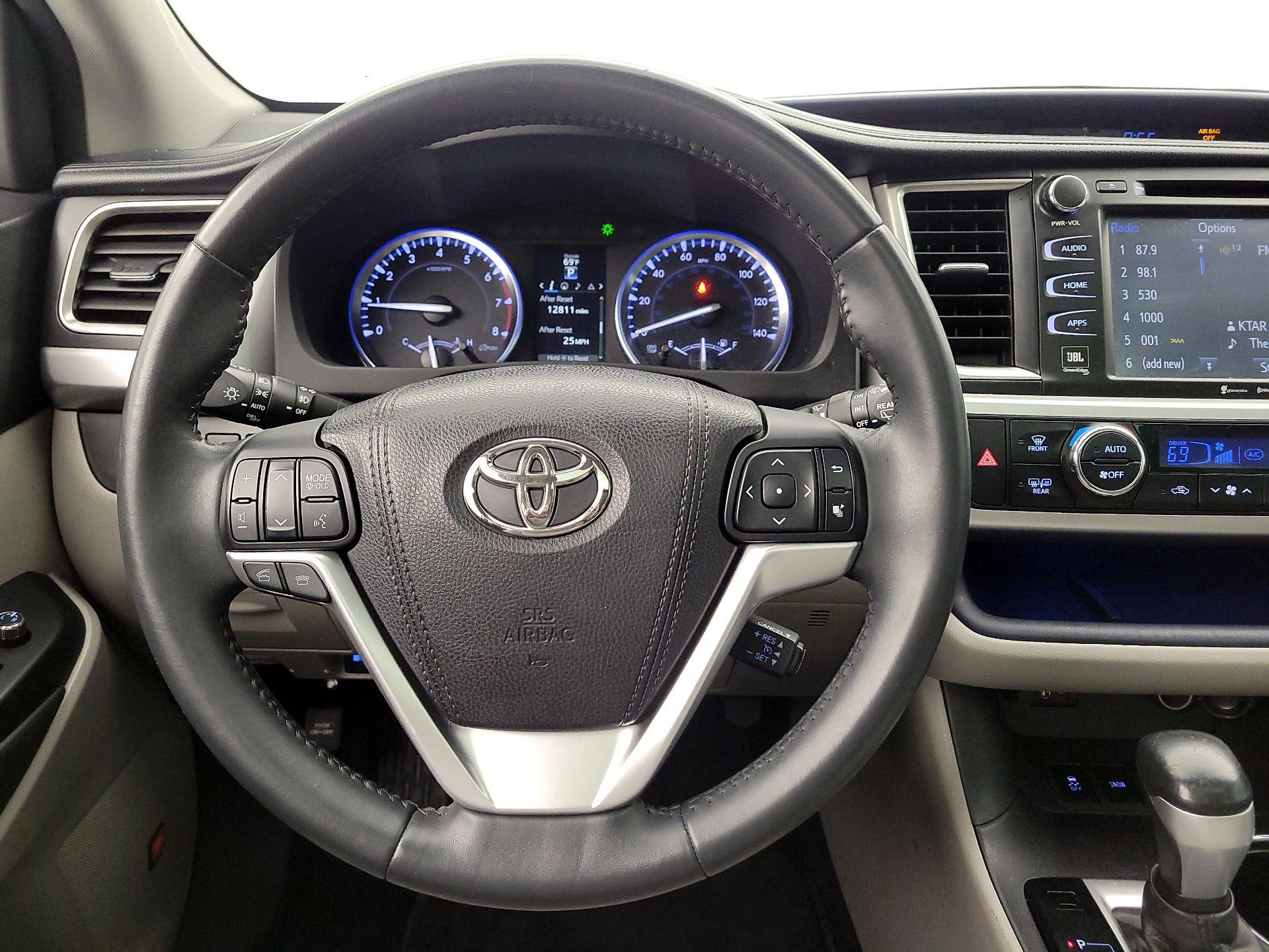 Thumbnail: 2016 Toyota Highlander - 10
