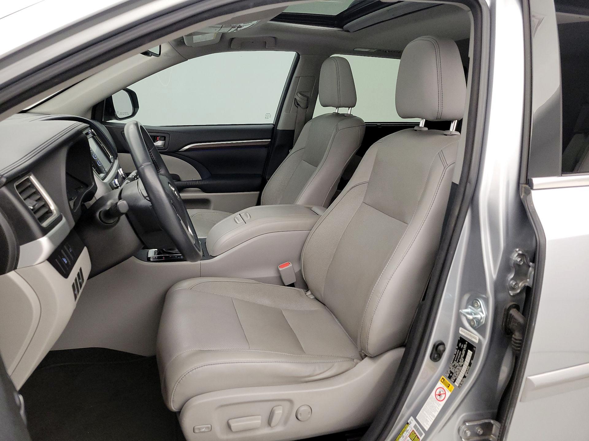 Thumbnail: 2016 Toyota Highlander - 11