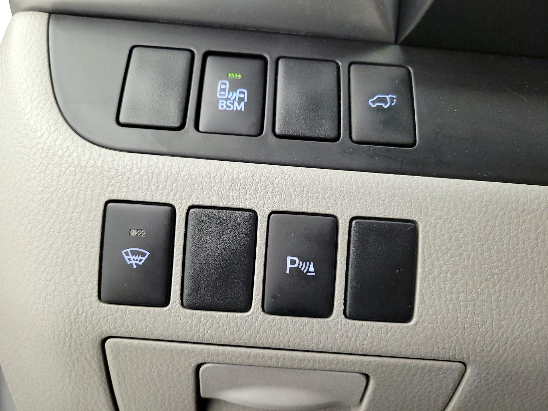 Thumbnail: 2016 Toyota Highlander - 13