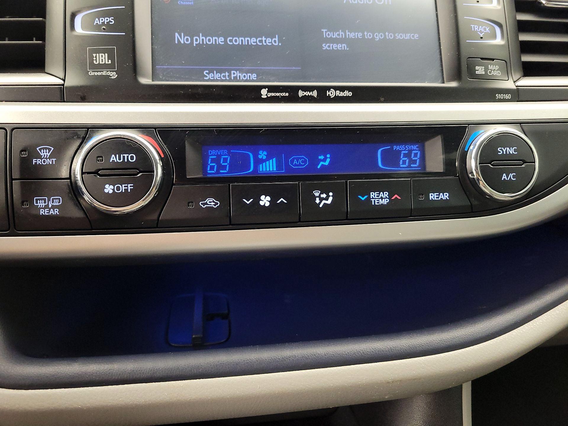 Thumbnail: 2016 Toyota Highlander - 16