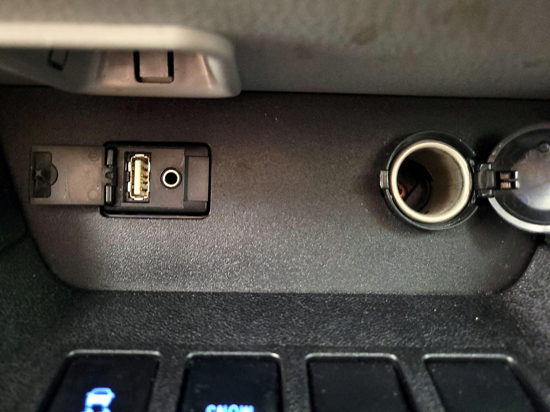 Thumbnail: 2016 Toyota Highlander - 18