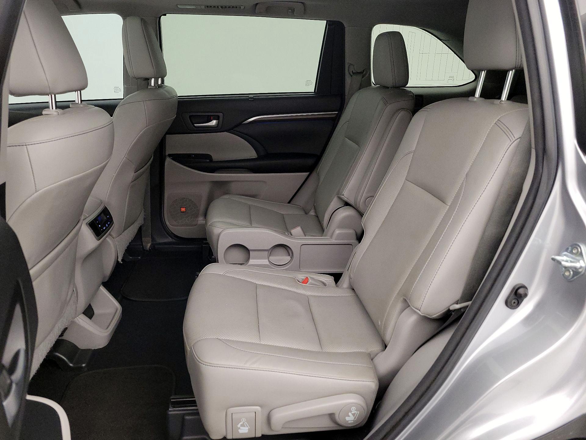 Thumbnail: 2016 Toyota Highlander - 20