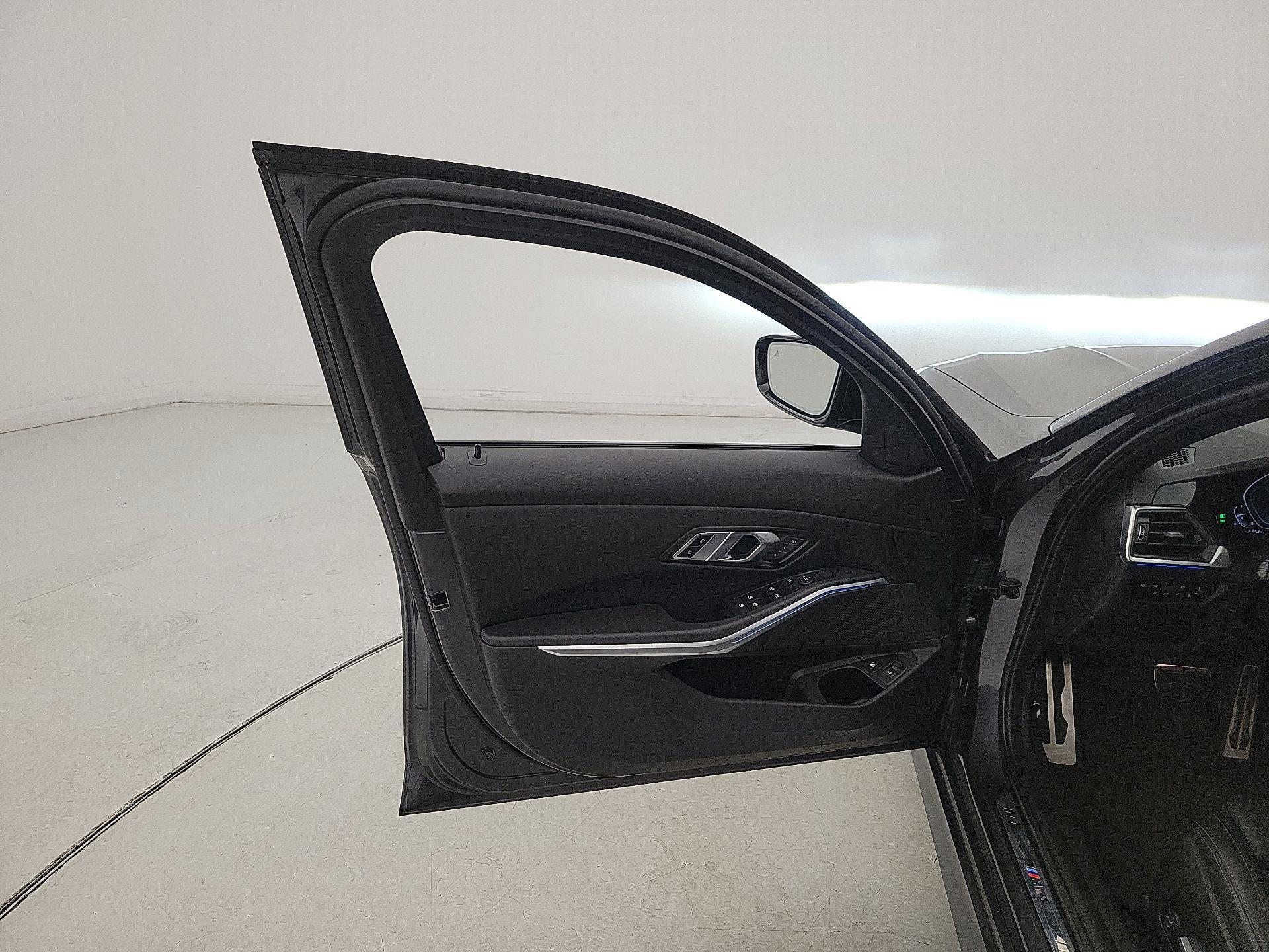 Thumbnail: 2022 BMW 3 Series - 12