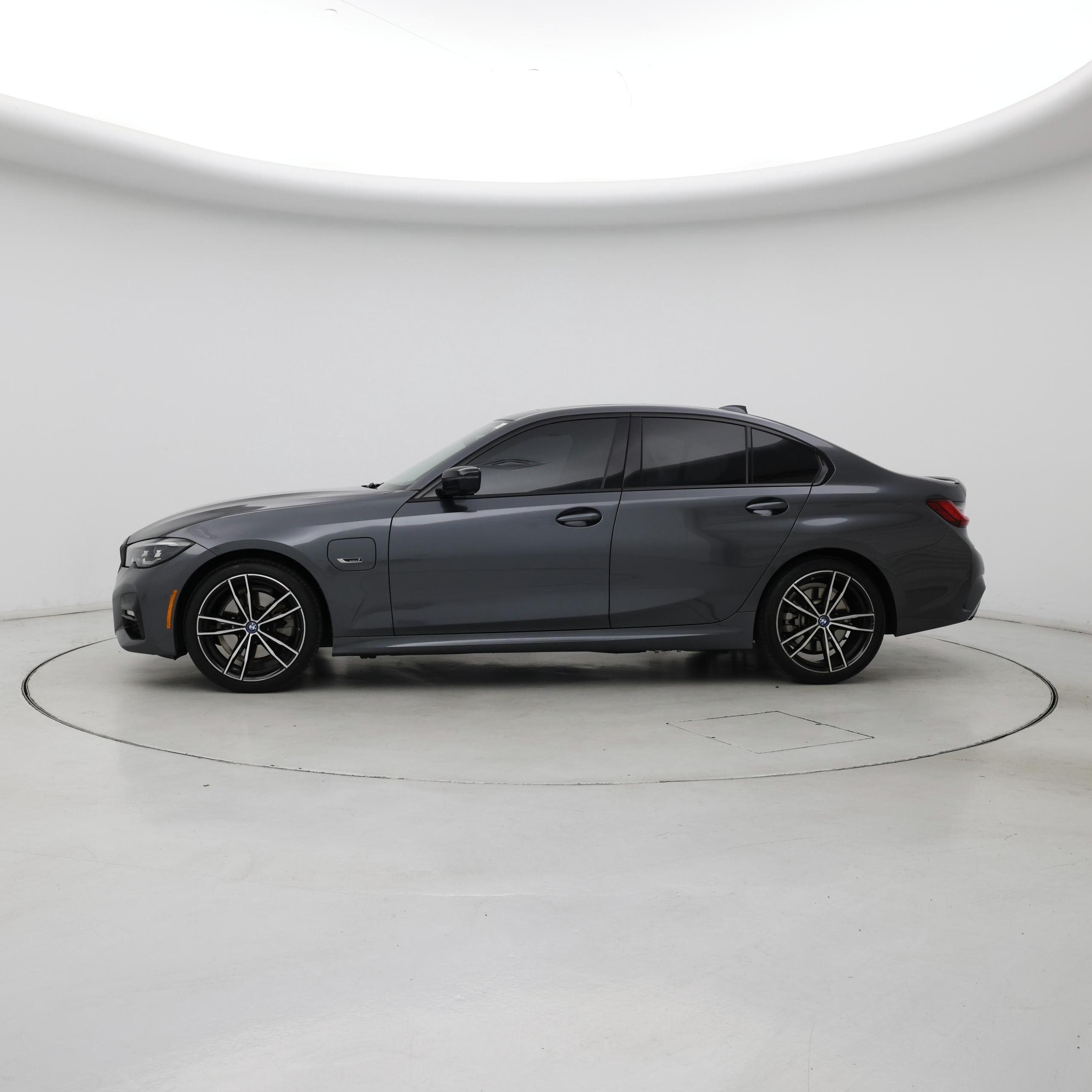 Thumbnail: 2022 BMW 3 Series - 3