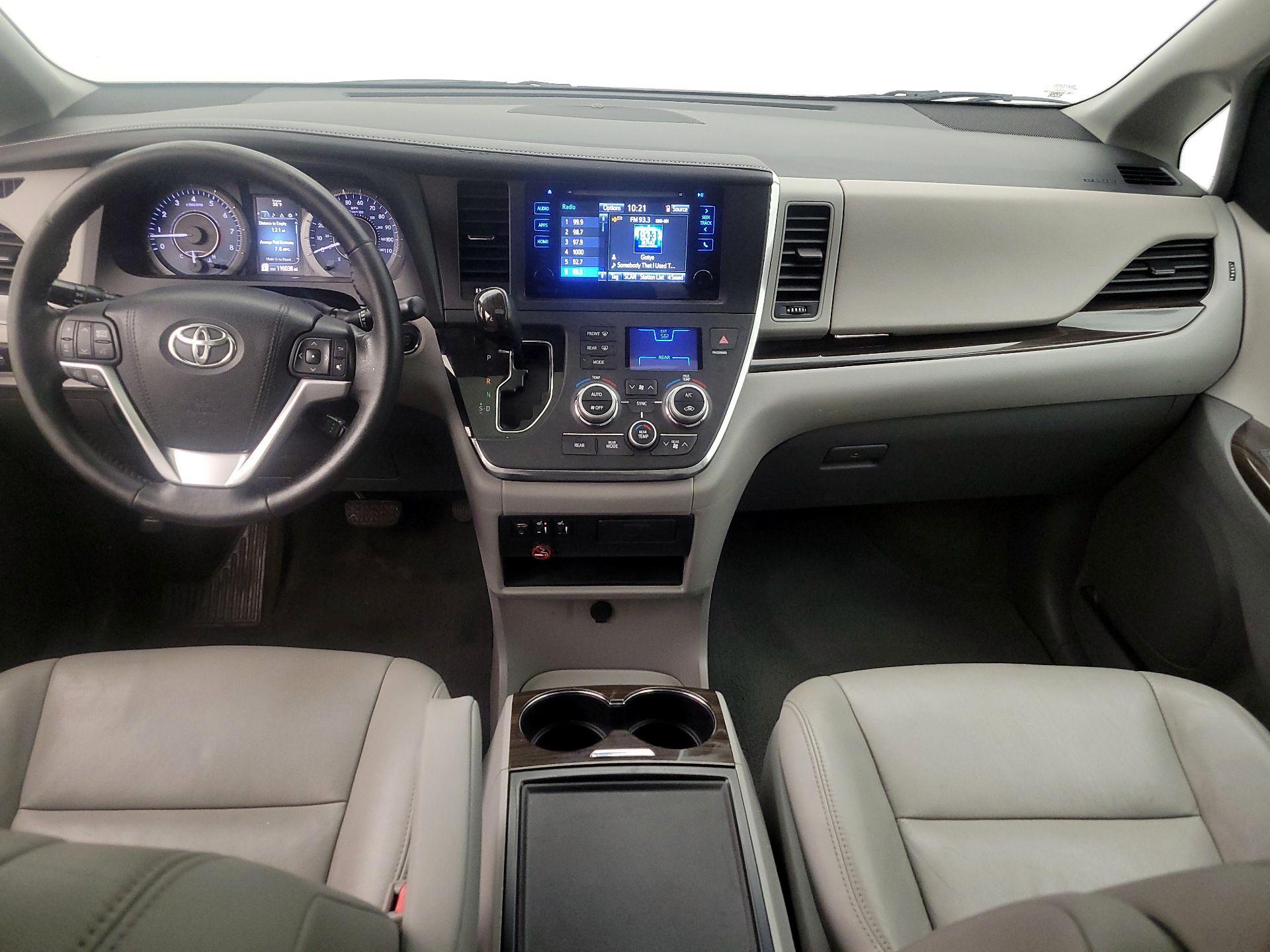 Thumbnail: 2015 Toyota Sienna - 9