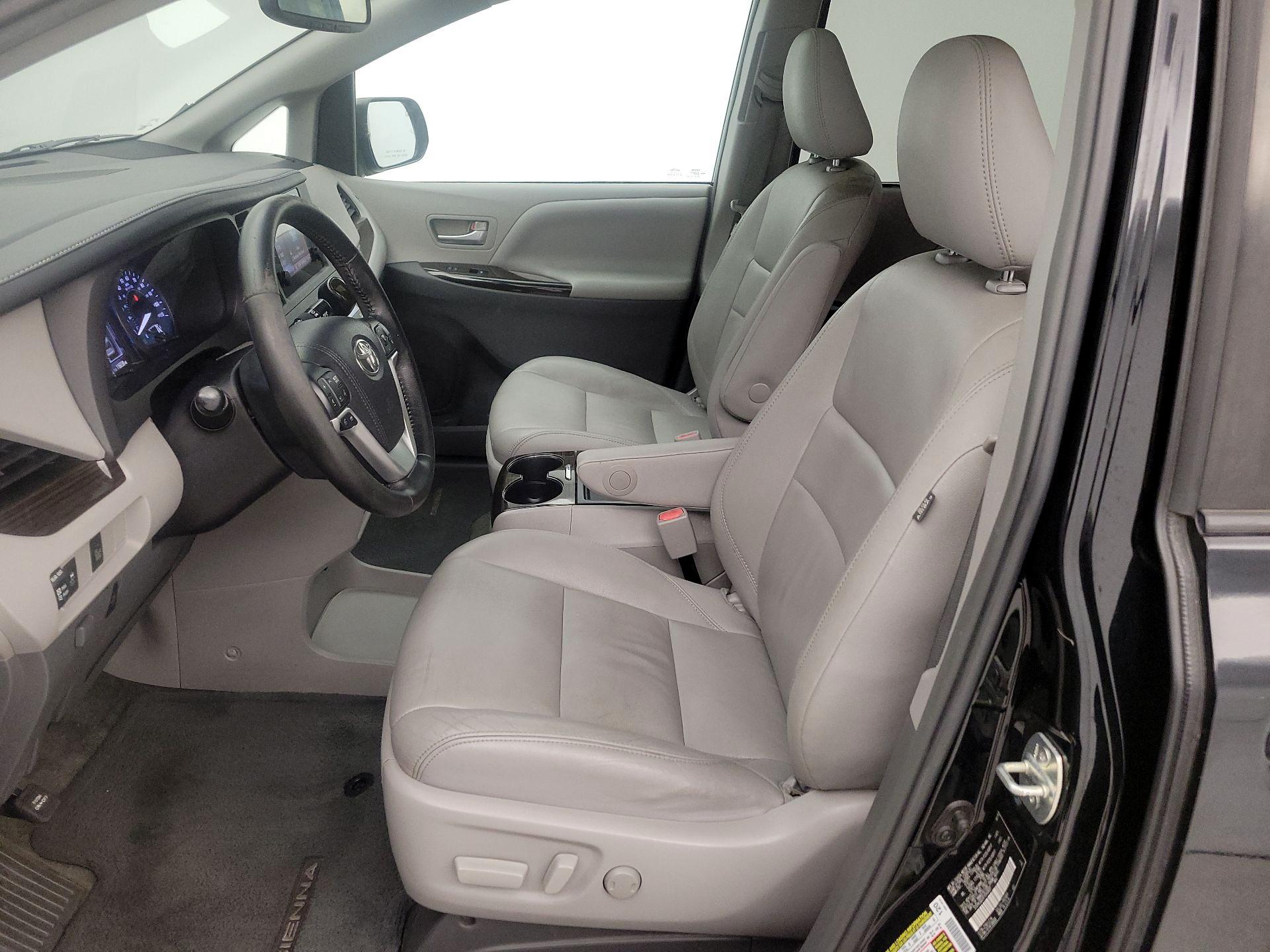 Thumbnail: 2015 Toyota Sienna - 11