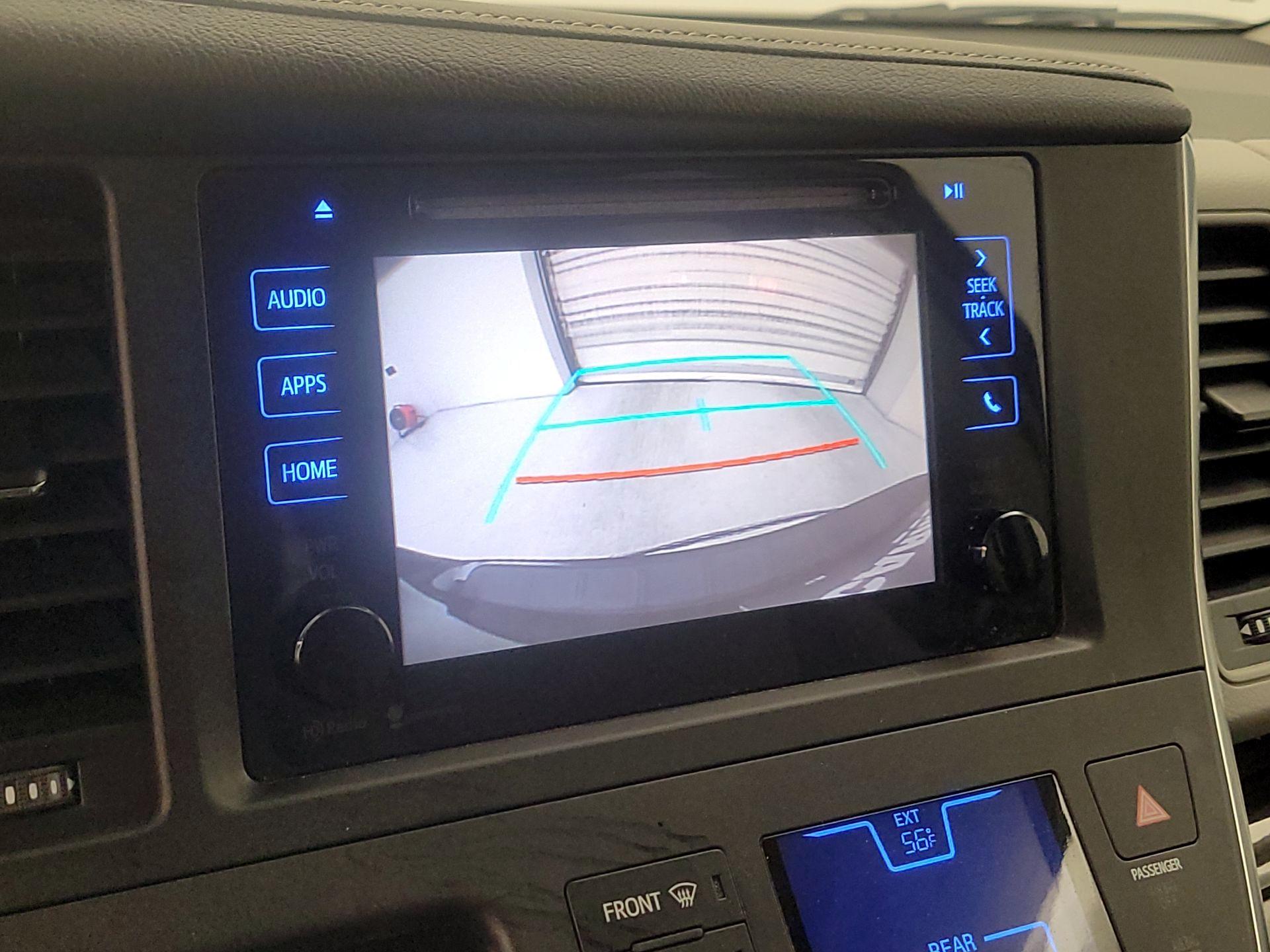 Thumbnail: 2015 Toyota Sienna - 14