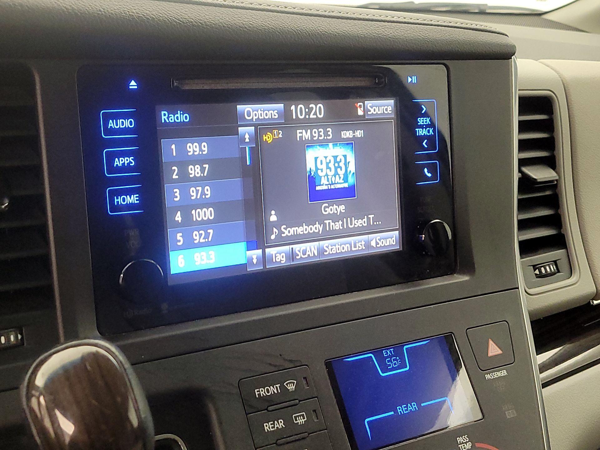 Thumbnail: 2015 Toyota Sienna - 15