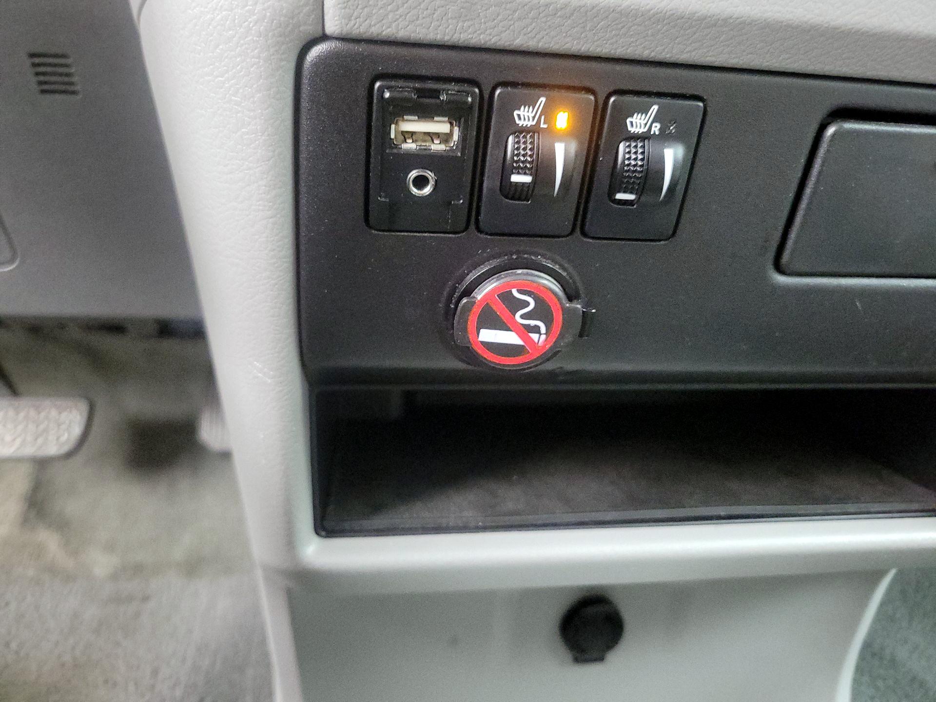 Thumbnail: 2015 Toyota Sienna - 18