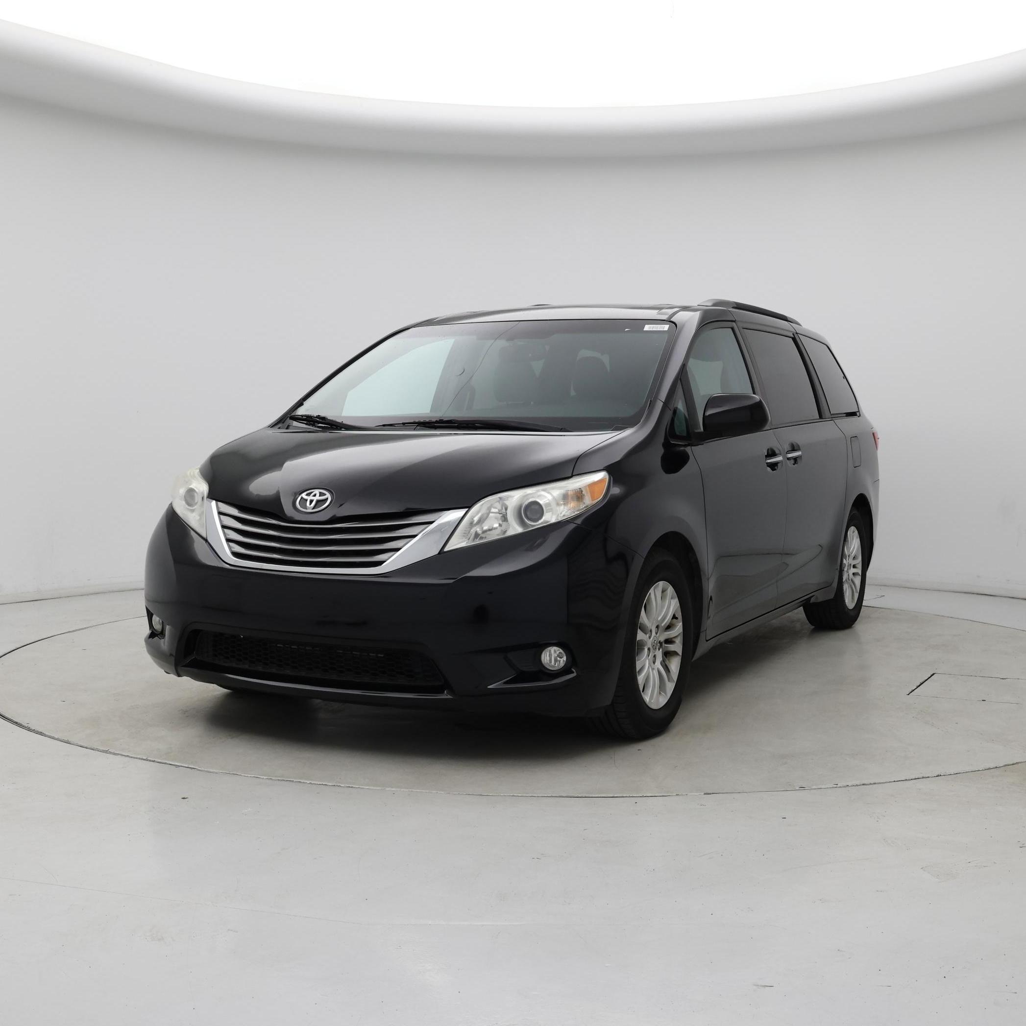 Thumbnail: 2015 Toyota Sienna - 4