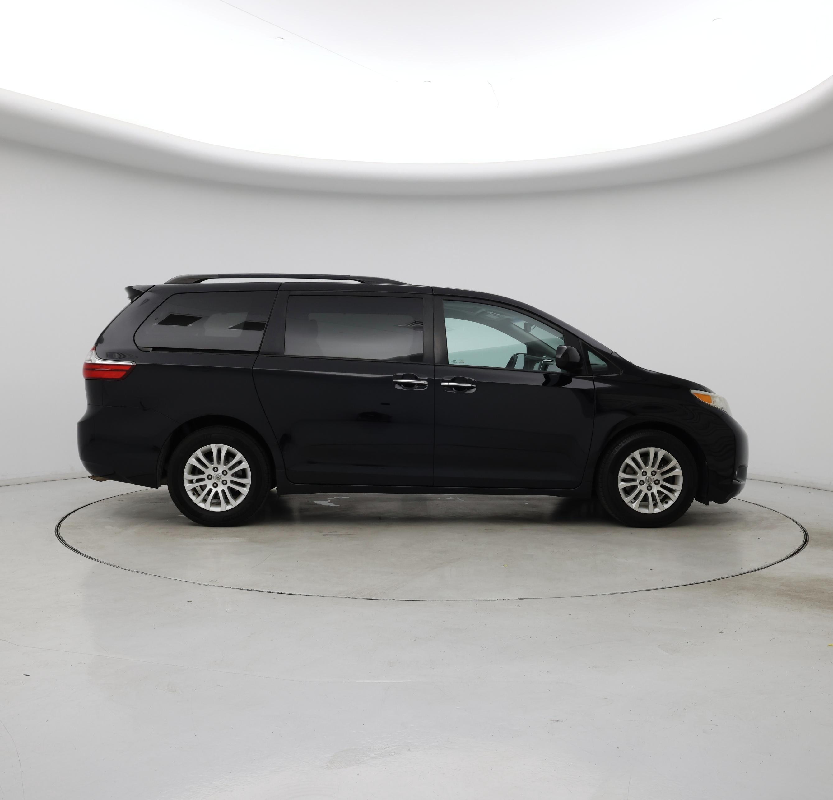Thumbnail: 2015 Toyota Sienna - 7