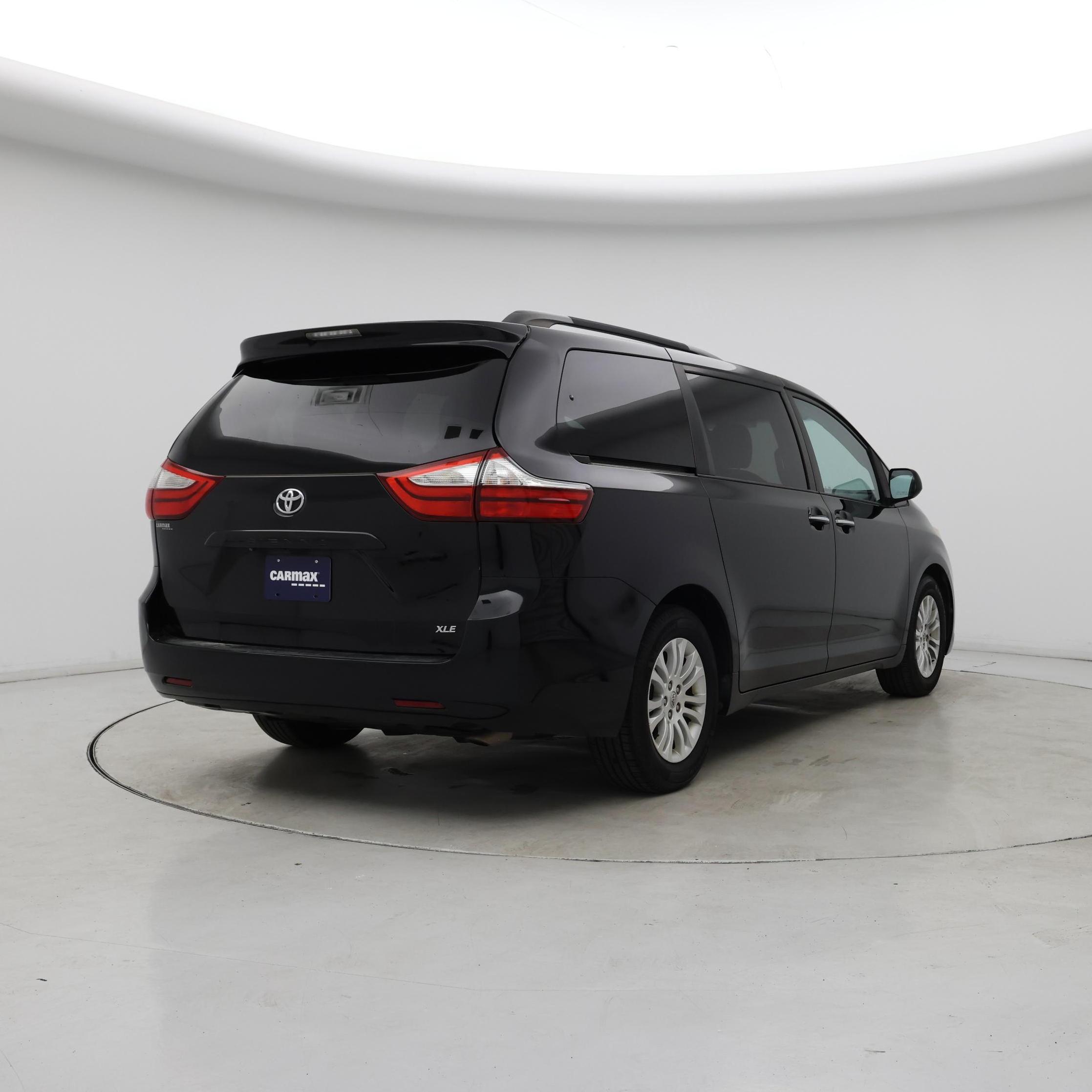 Thumbnail: 2015 Toyota Sienna - 8