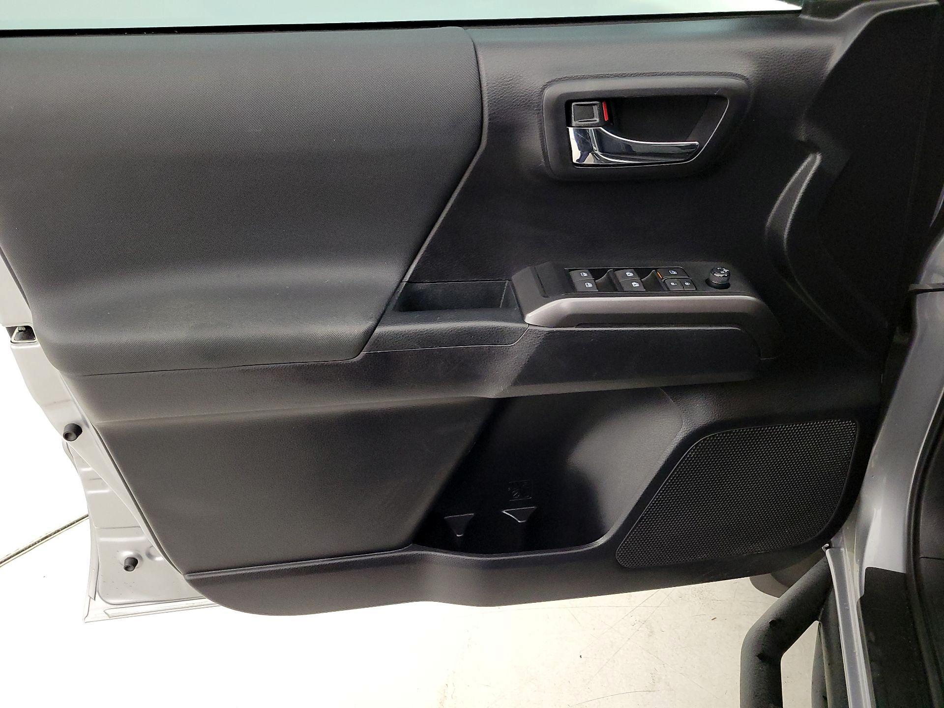 Thumbnail: 2021 Toyota Tacoma - 12