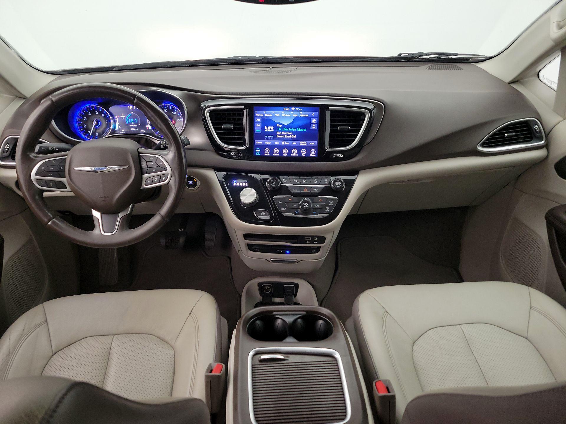 Thumbnail: 2018 Chrysler Pacifica - 9