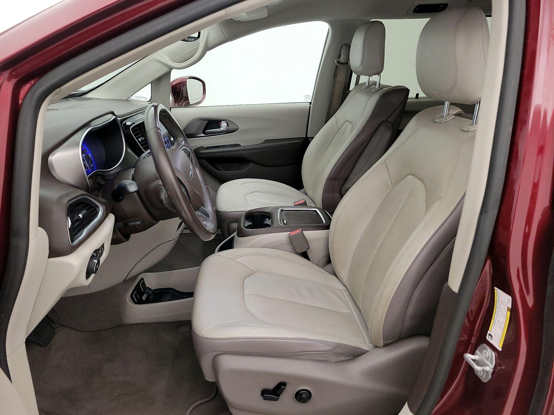 Thumbnail: 2018 Chrysler Pacifica - 11