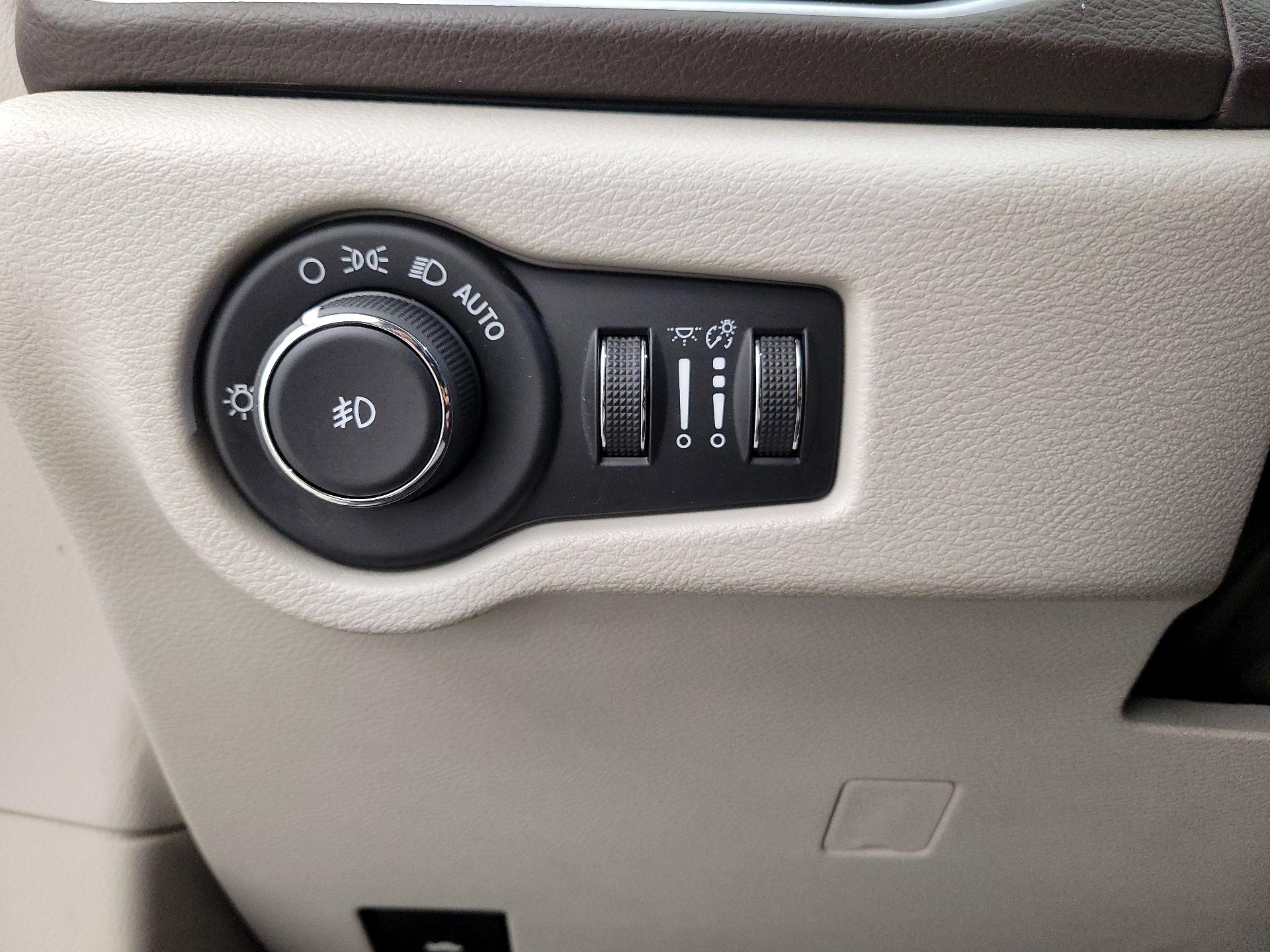 Thumbnail: 2018 Chrysler Pacifica - 13