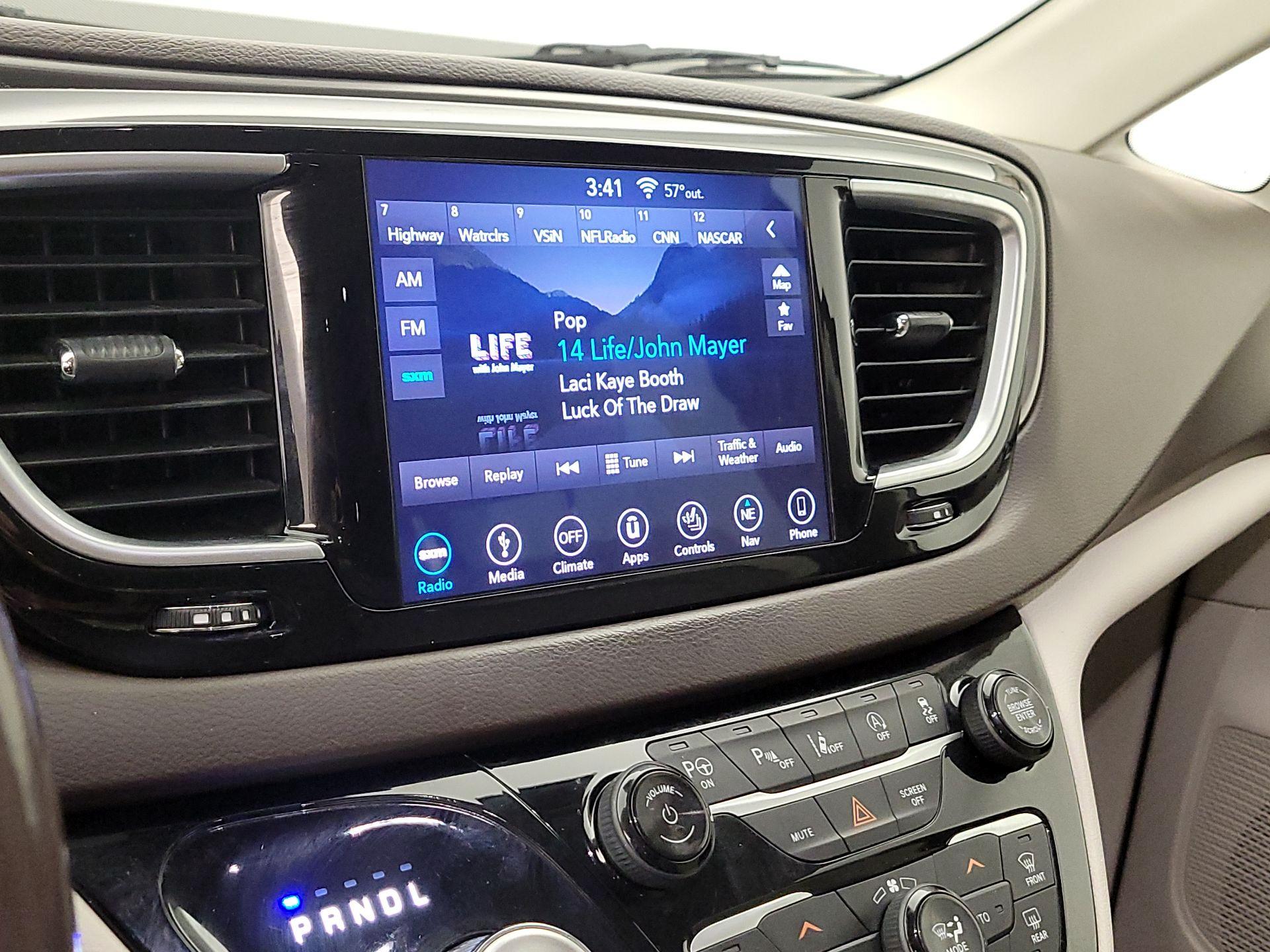 Thumbnail: 2018 Chrysler Pacifica - 16