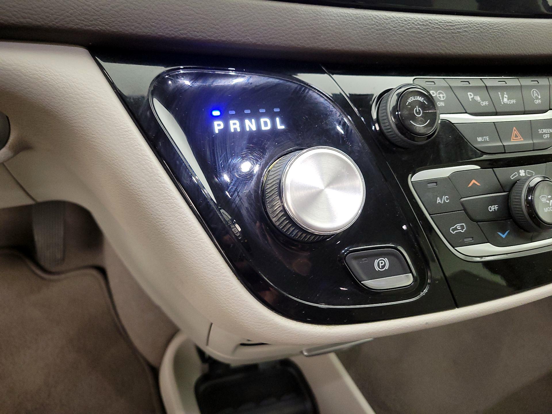 Thumbnail: 2018 Chrysler Pacifica - 18