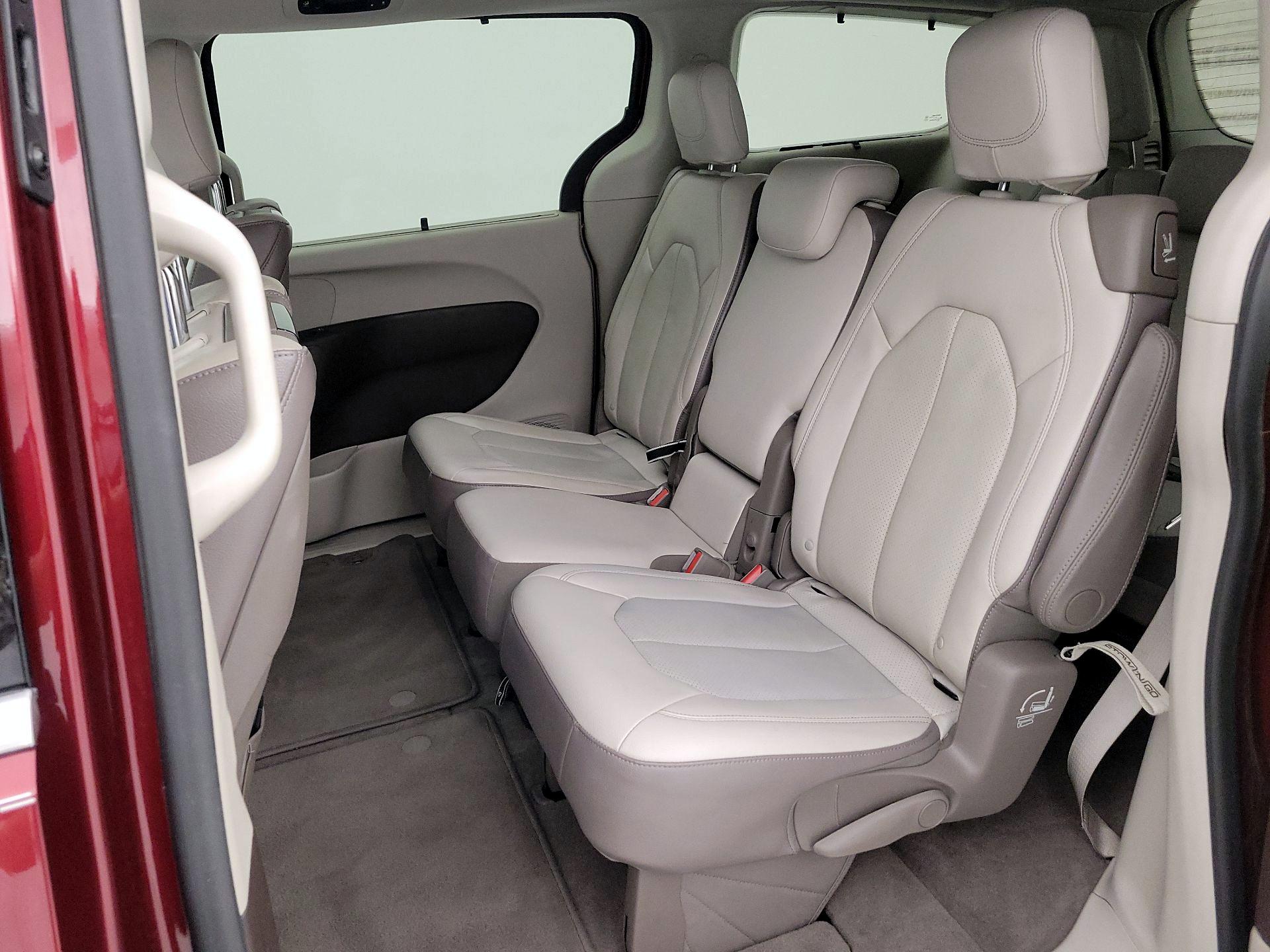 Thumbnail: 2018 Chrysler Pacifica - 20