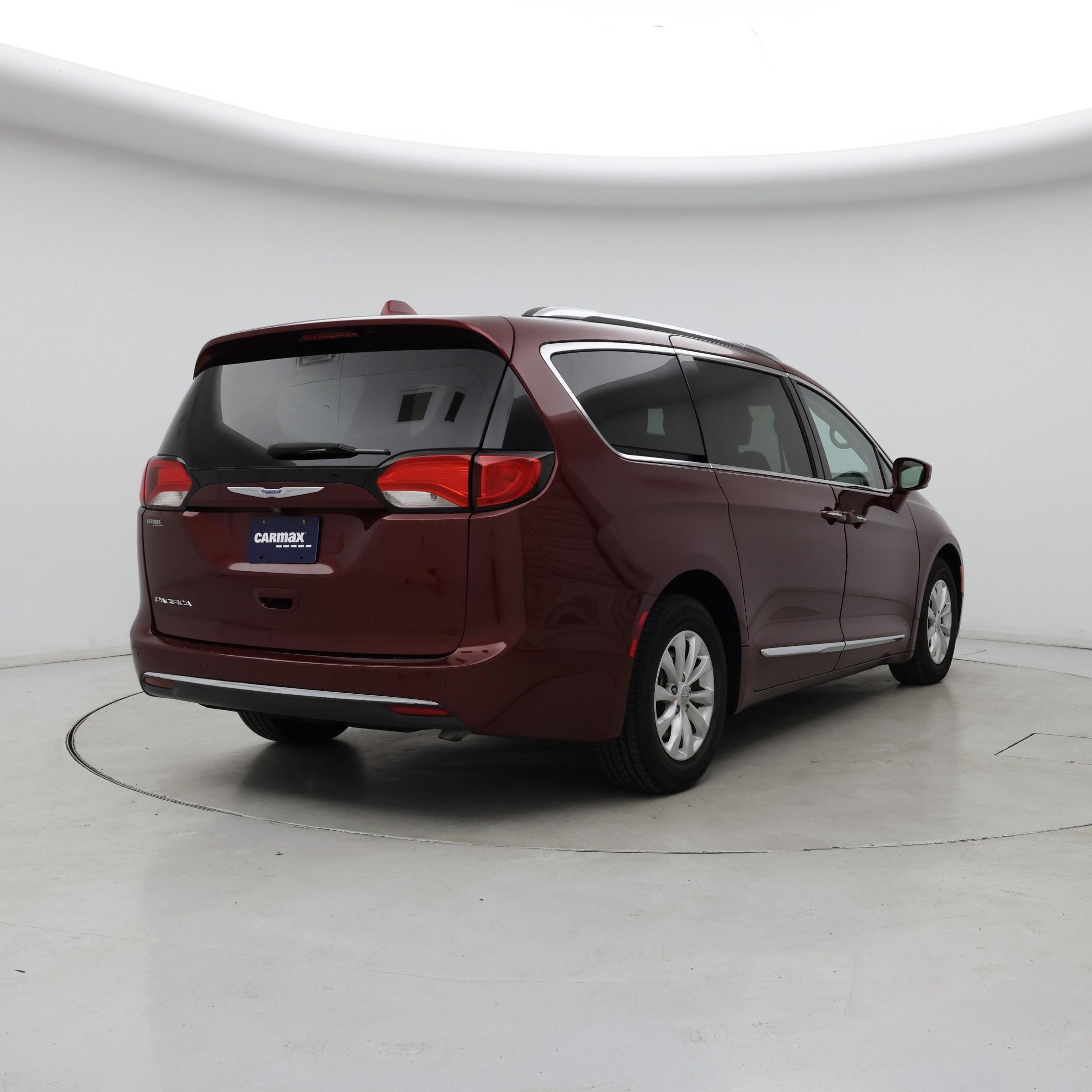 Thumbnail: 2018 Chrysler Pacifica - 8