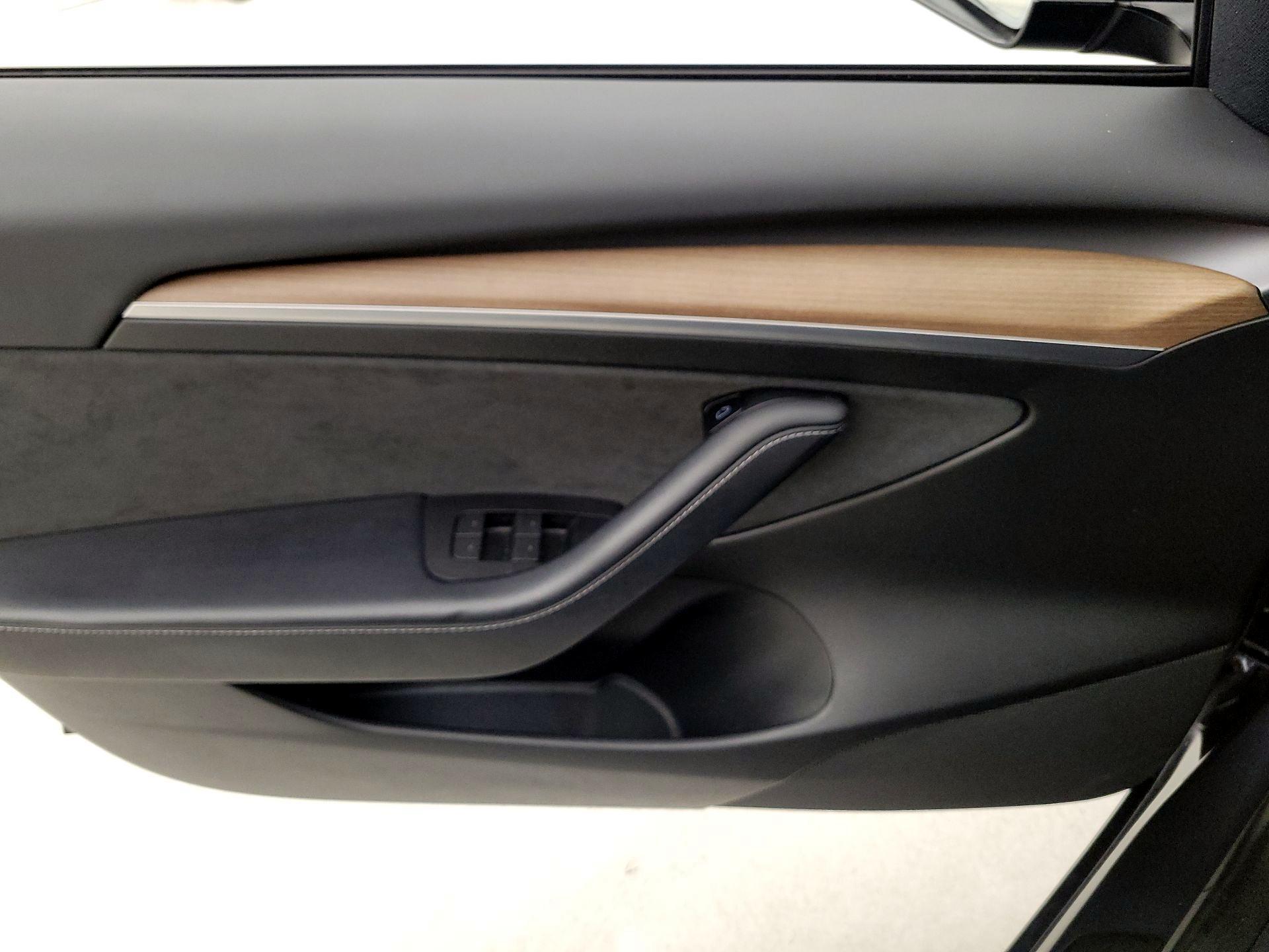 Thumbnail: 2022 Tesla Model 3 - 12