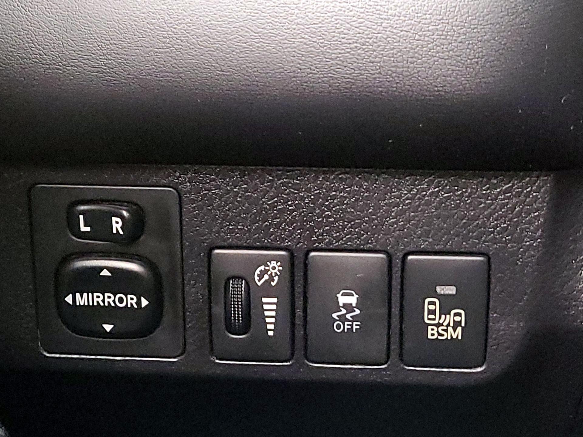 Thumbnail: 2015 Toyota RAV4 - 13