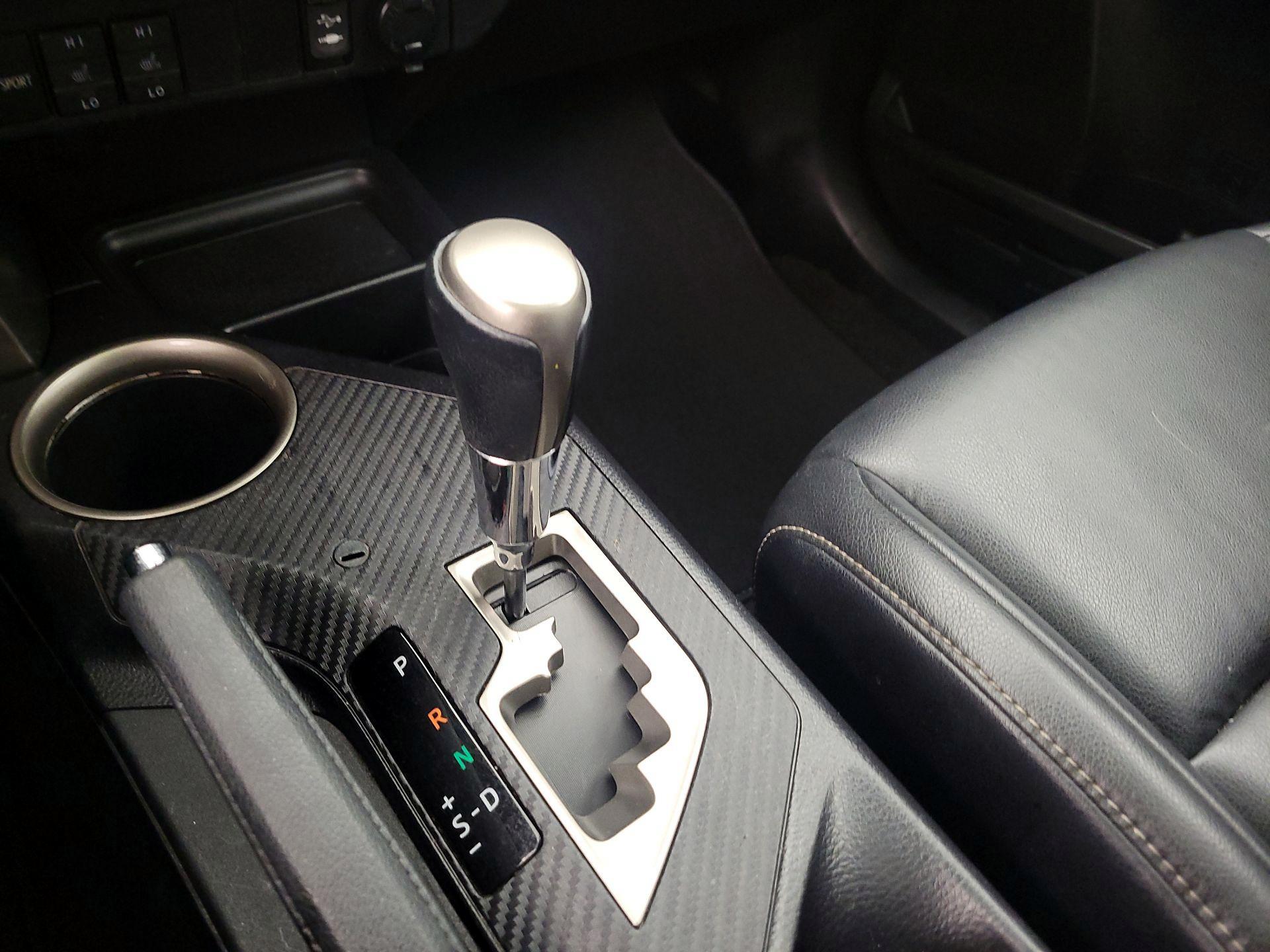 Thumbnail: 2015 Toyota RAV4 - 17