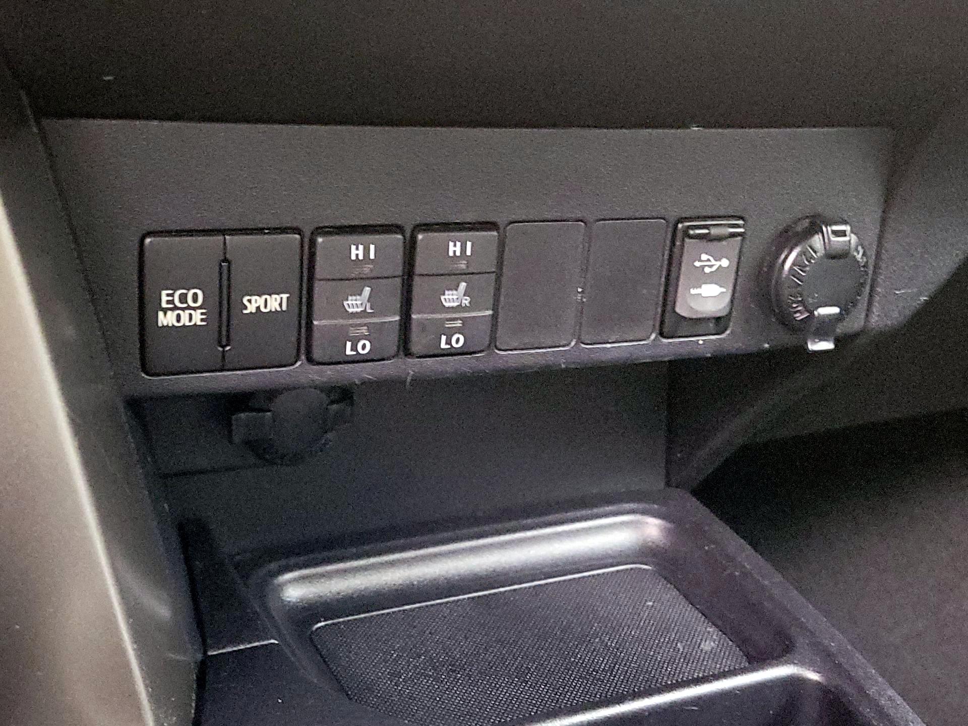 Thumbnail: 2015 Toyota RAV4 - 18