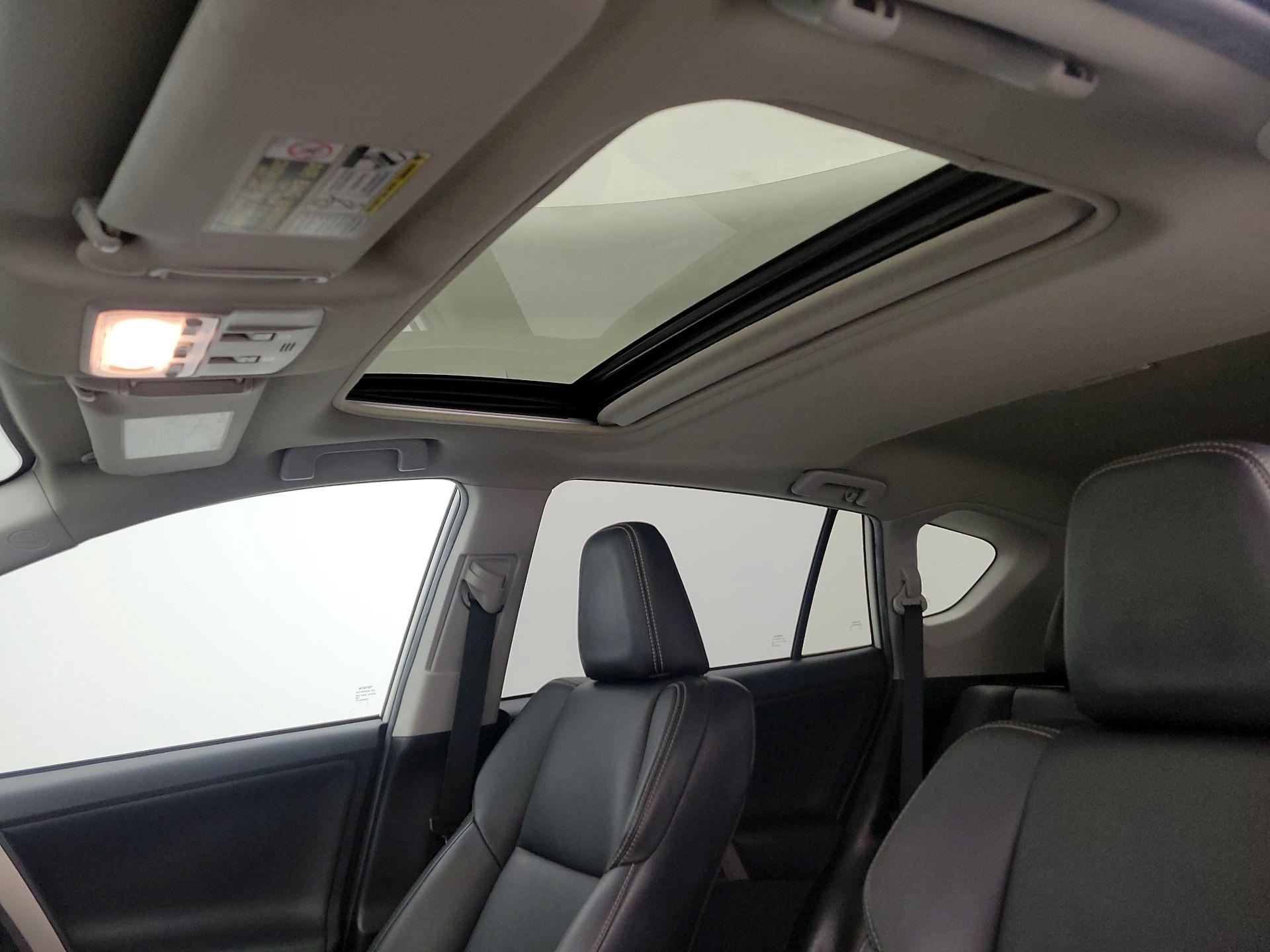 Thumbnail: 2015 Toyota RAV4 - 19