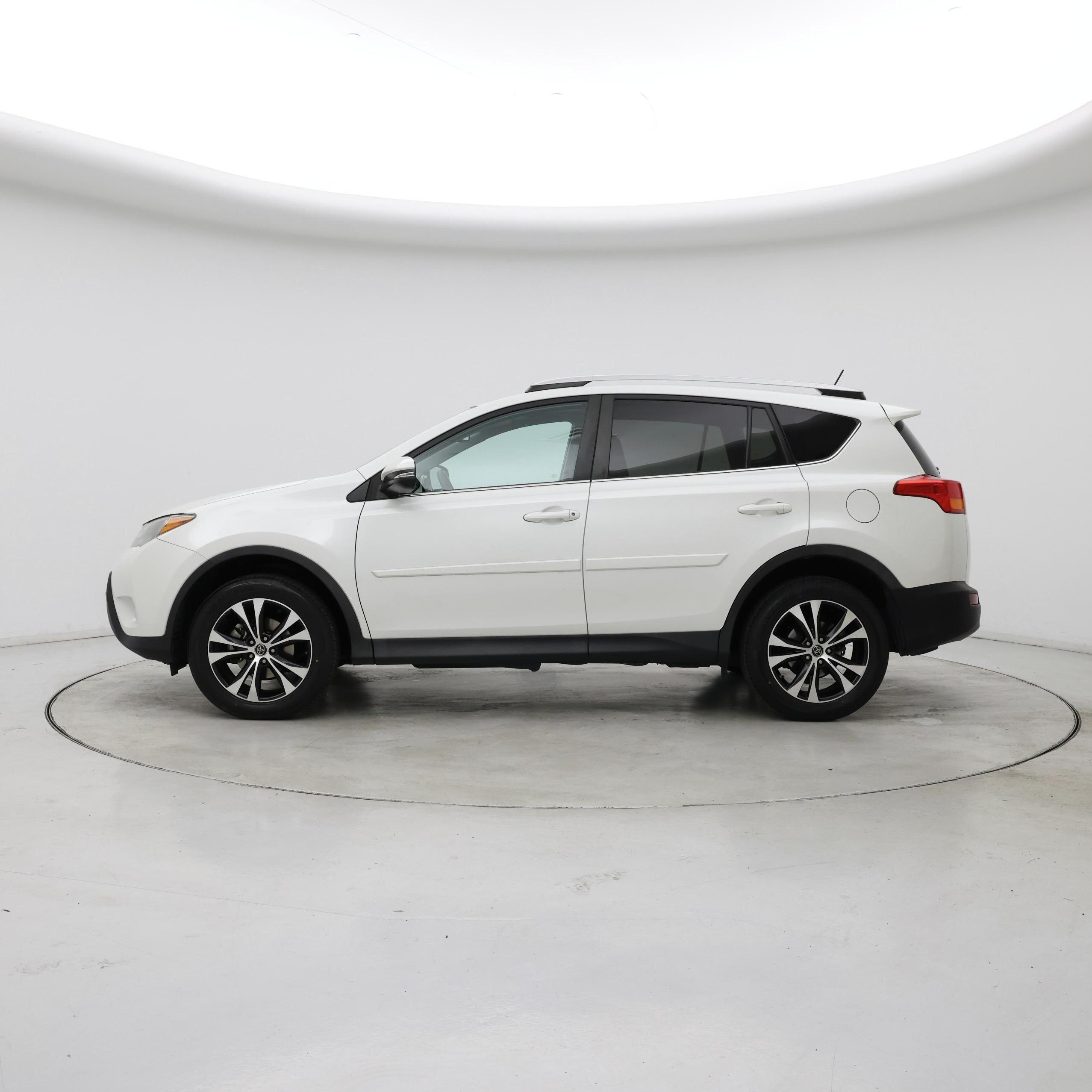Thumbnail: 2015 Toyota RAV4 - 3