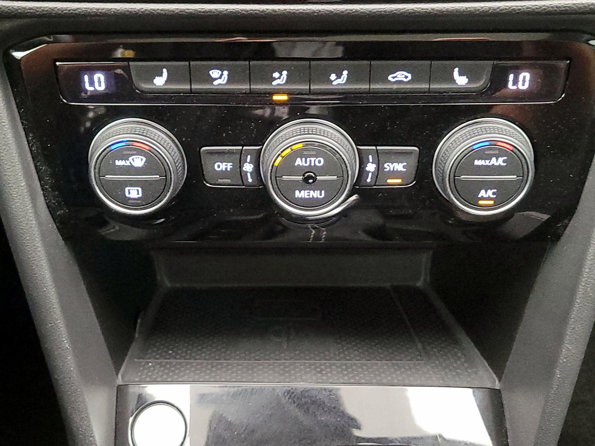 Thumbnail: 2022 Volkswagen Taos - 17