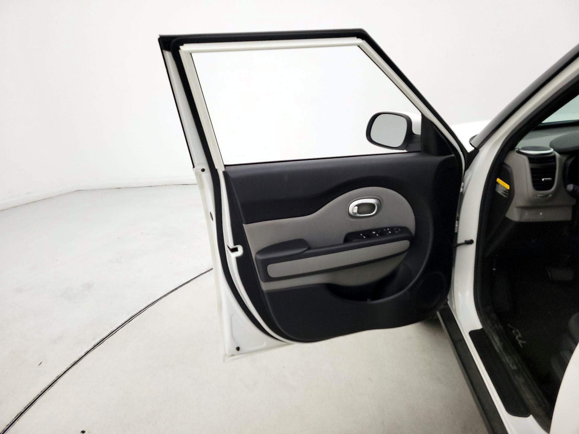 Thumbnail: 2015 Kia Soul - 12