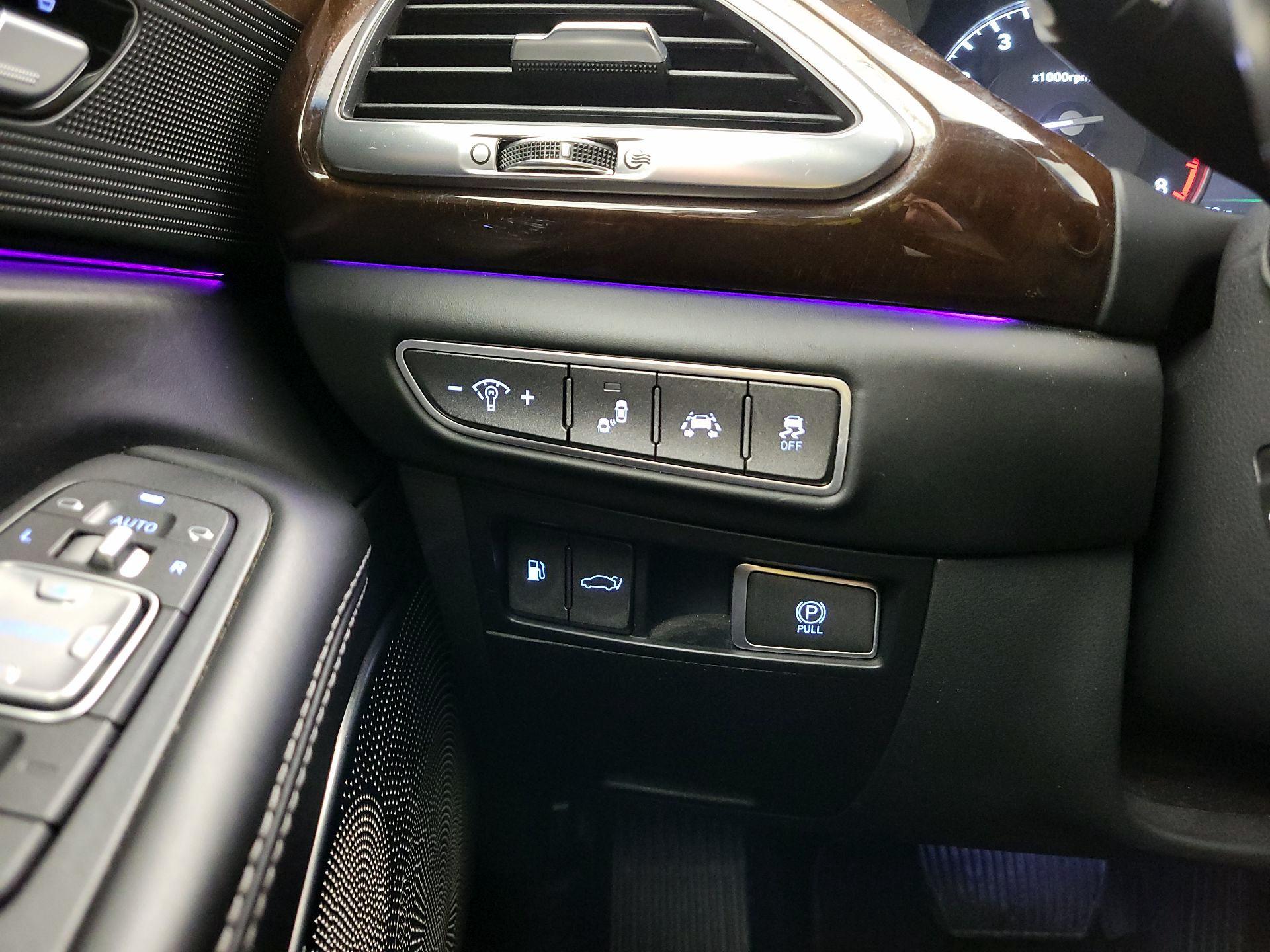 Thumbnail: 2018 Genesis G90 - 13