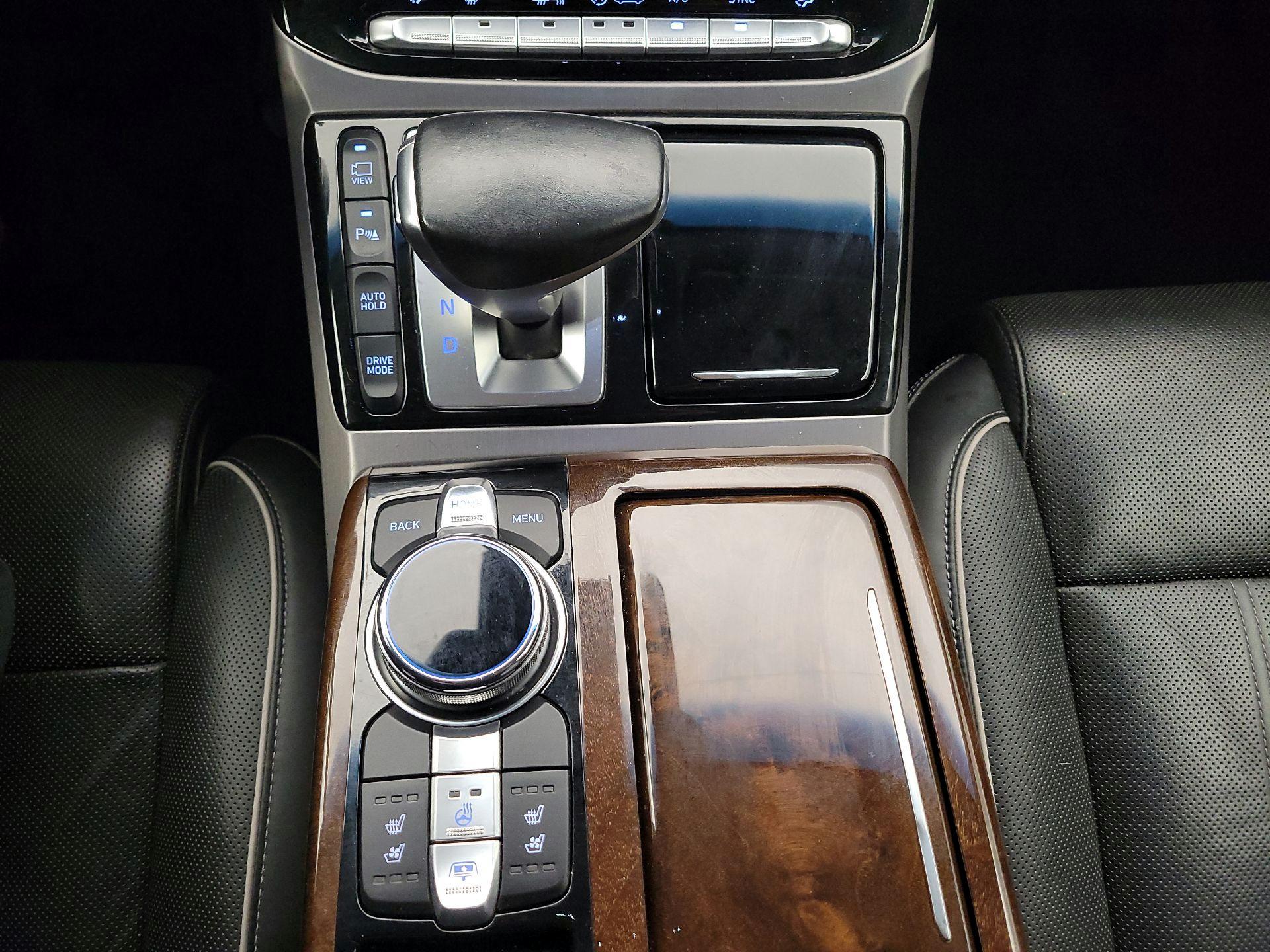 Thumbnail: 2018 Genesis G90 - 18