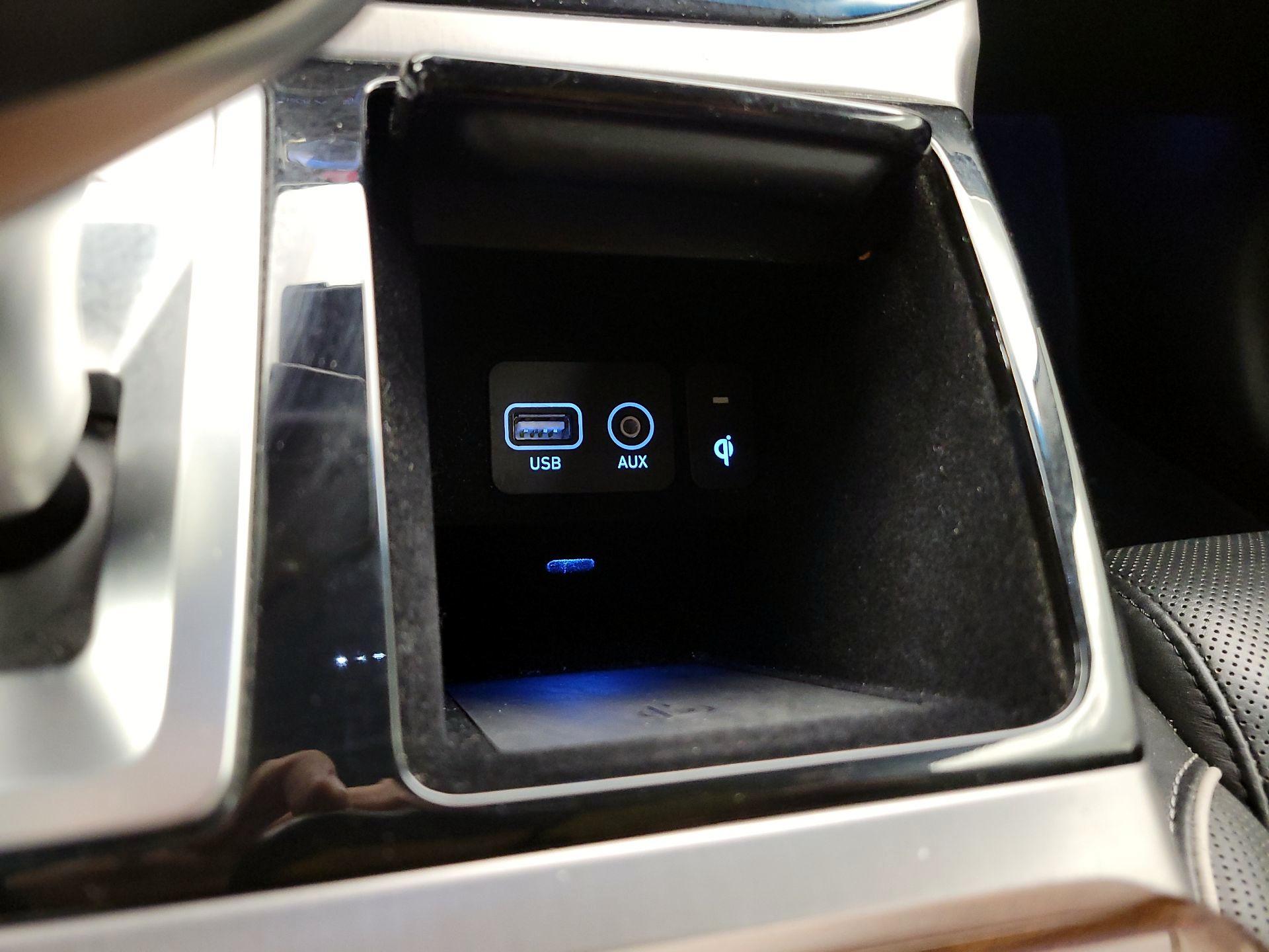 Thumbnail: 2018 Genesis G90 - 19