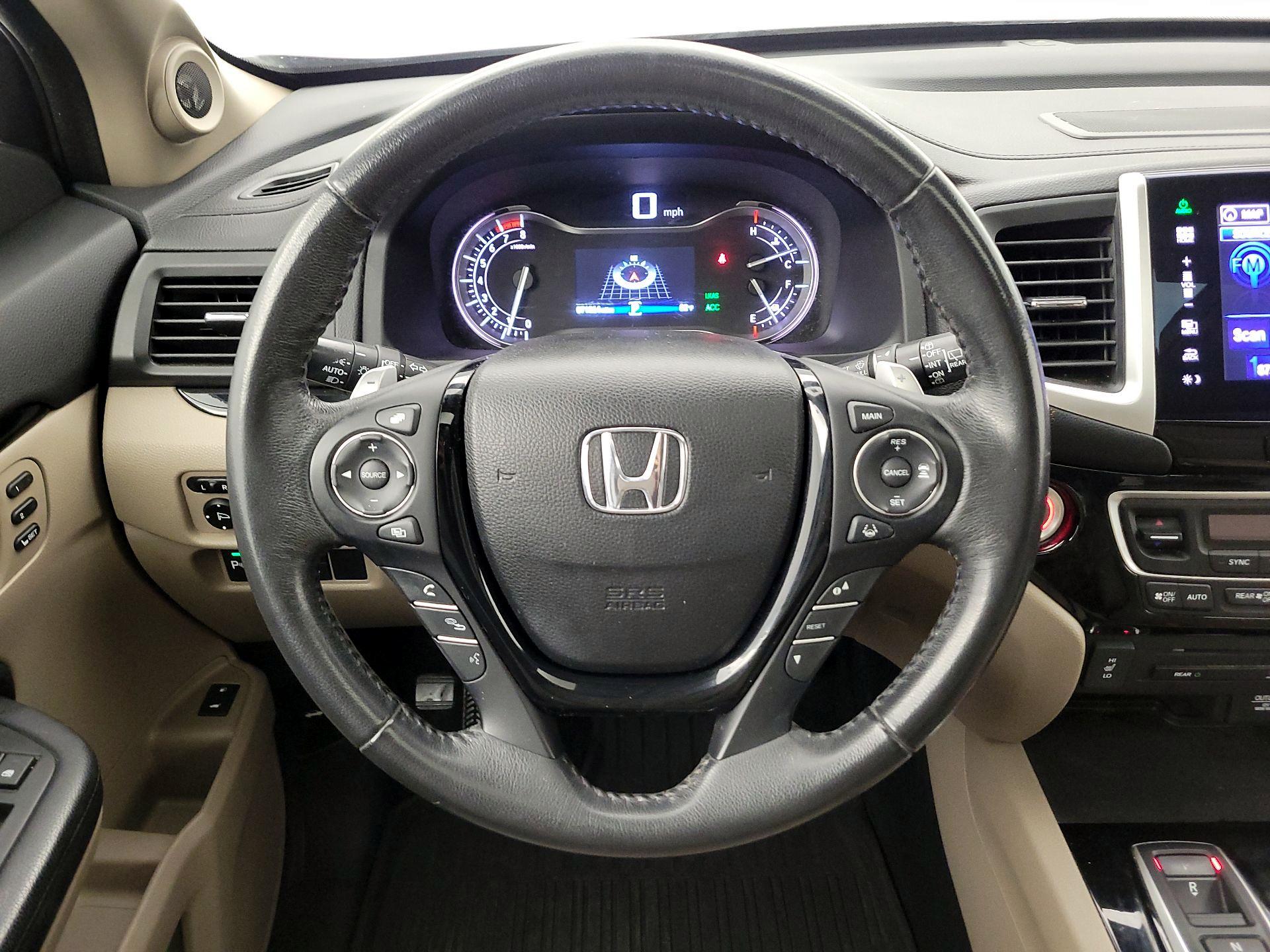 Thumbnail: 2016 Honda Pilot - 10