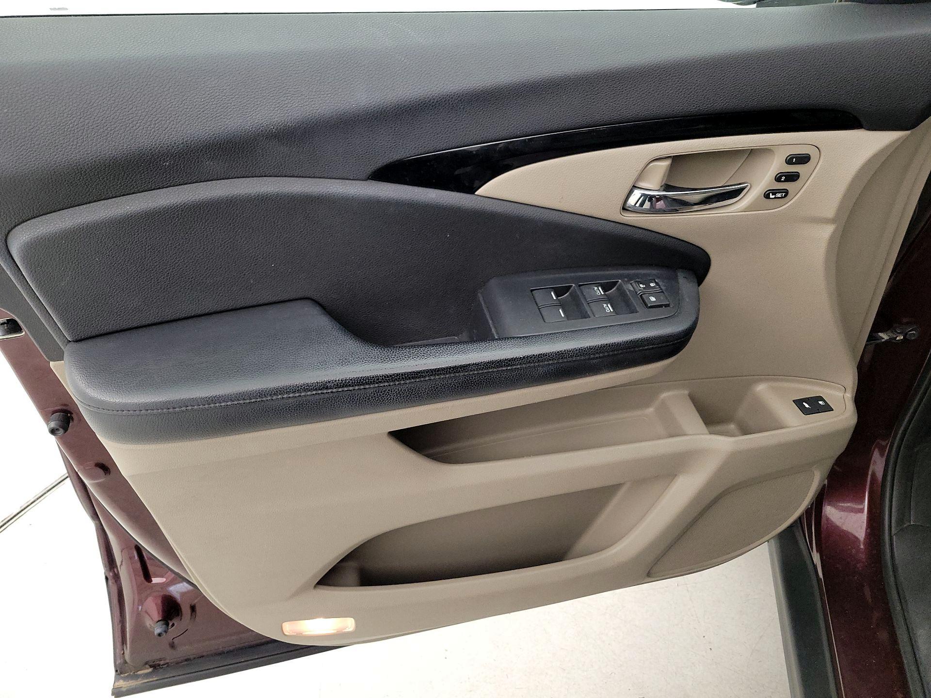 Thumbnail: 2016 Honda Pilot - 12