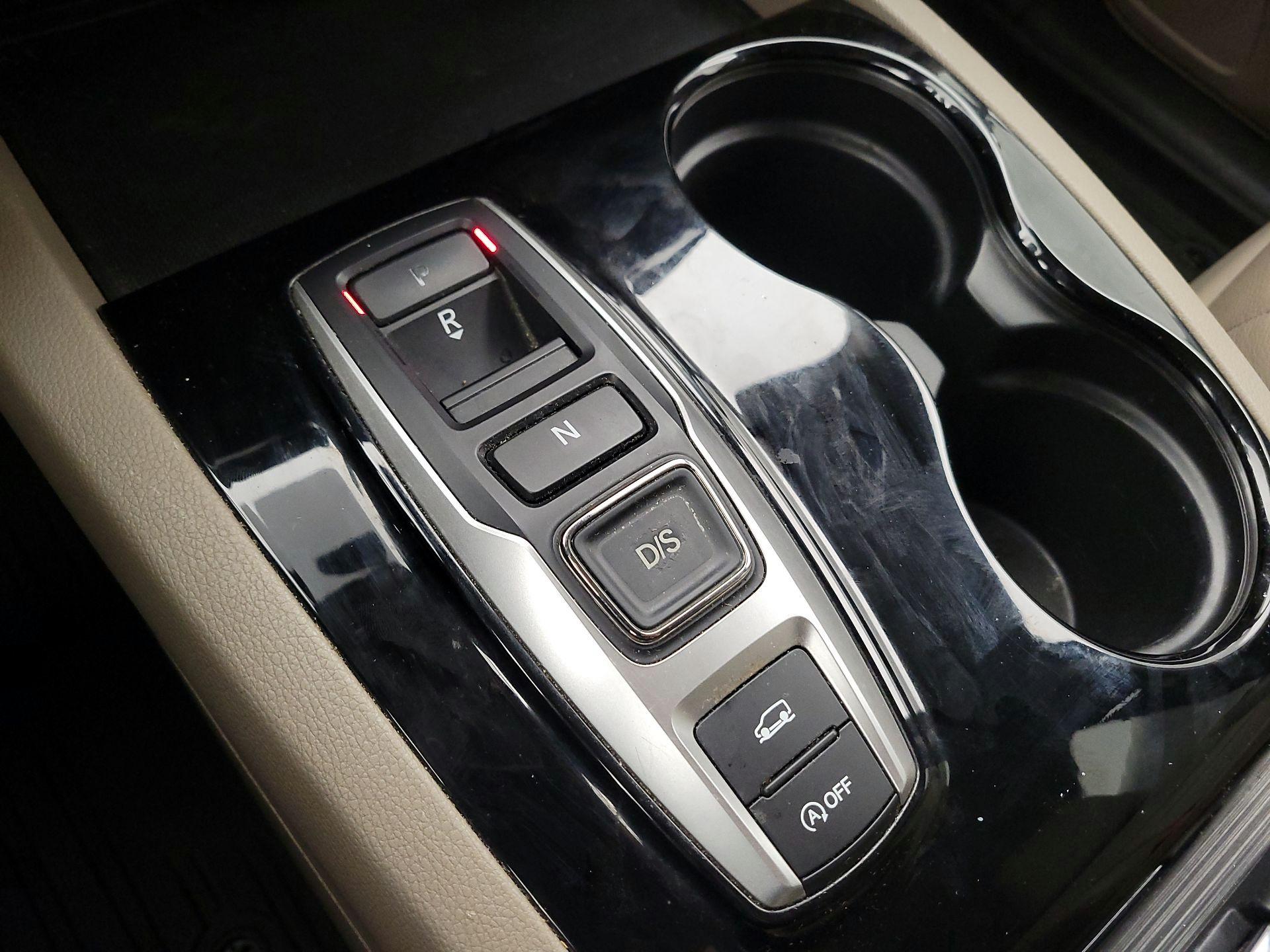 Thumbnail: 2016 Honda Pilot - 18