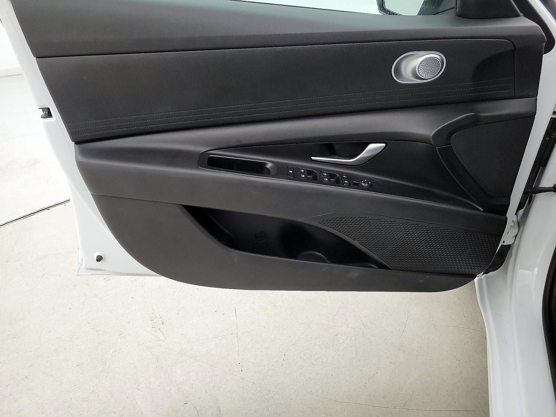 Thumbnail: 2021 Hyundai Elantra - 12