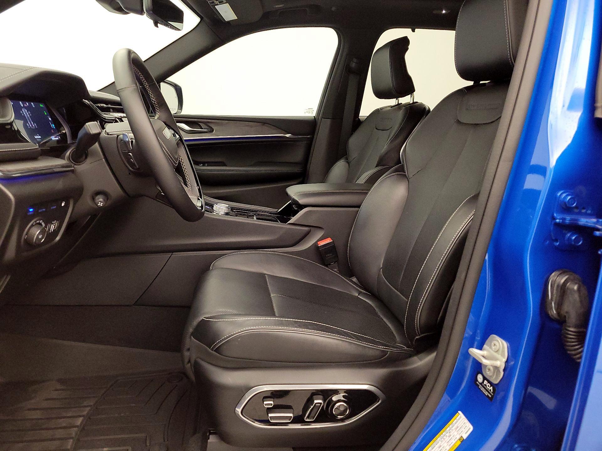 Thumbnail: 2023 Jeep Grand Cherokee - 11