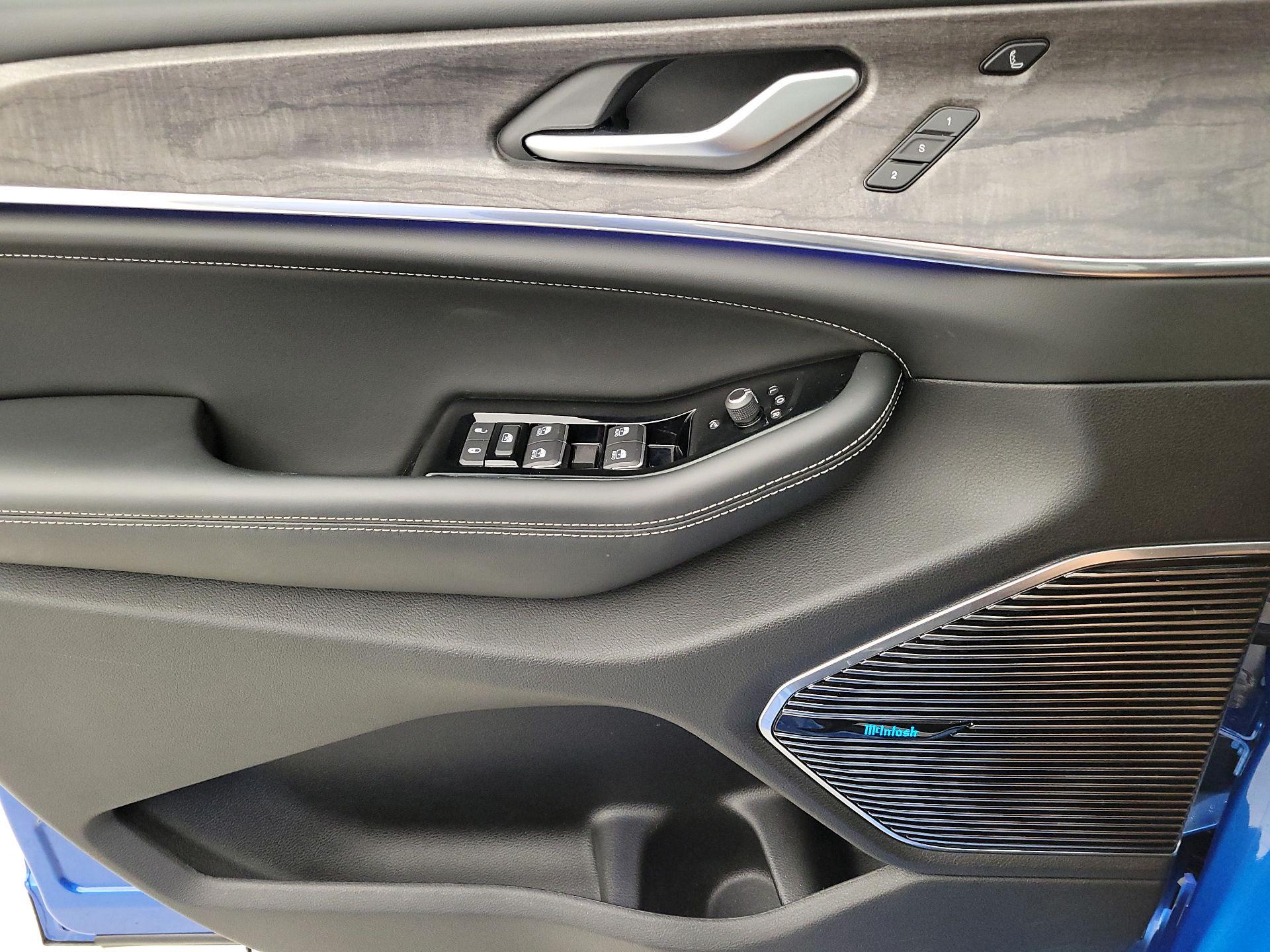 Thumbnail: 2023 Jeep Grand Cherokee - 12