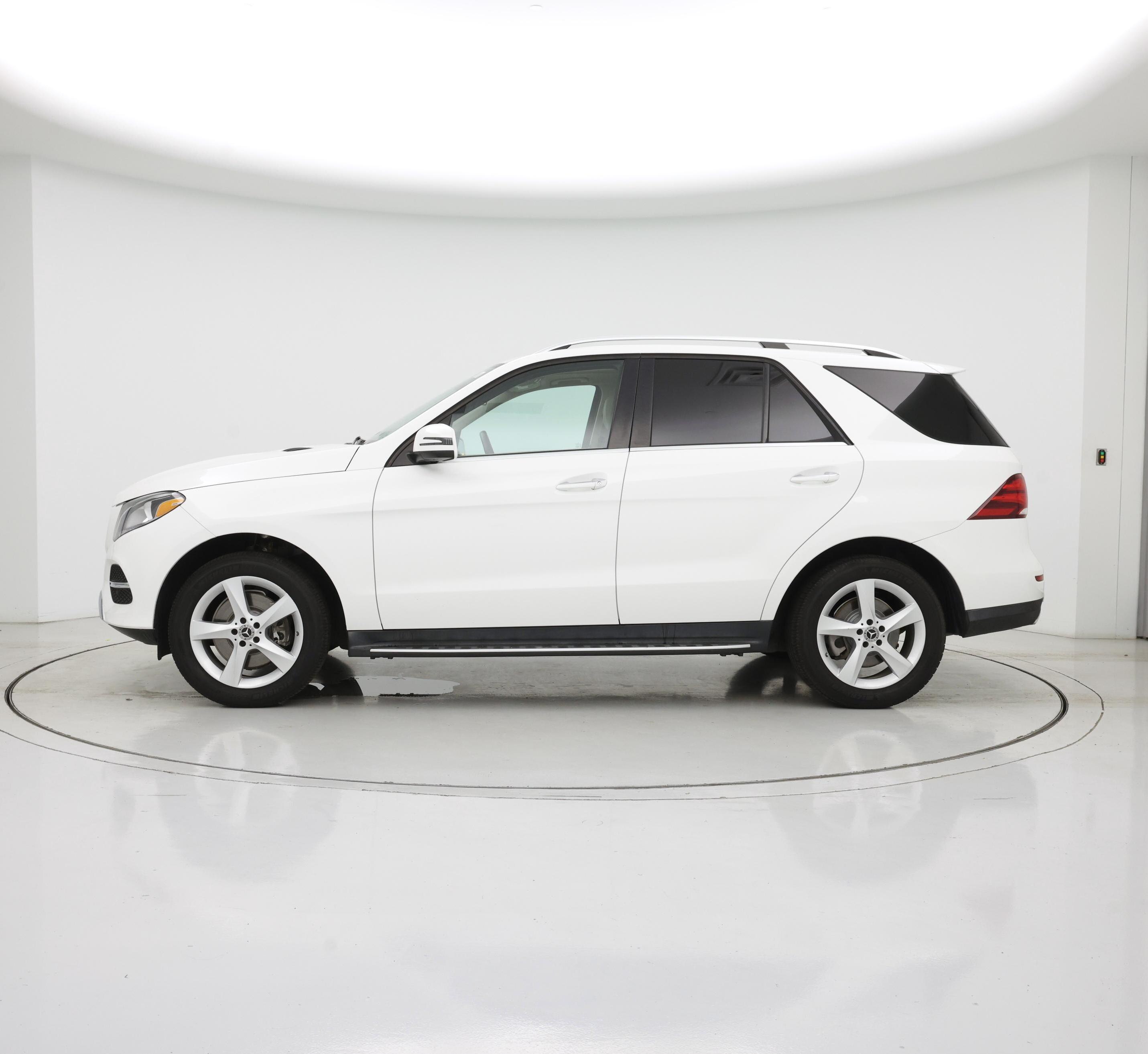 Thumbnail: 2019 Mercedes-Benz GLE - 3